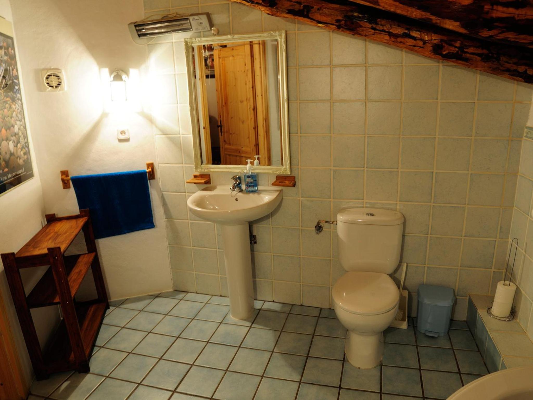 Two-Bedroom House - Photo 3
