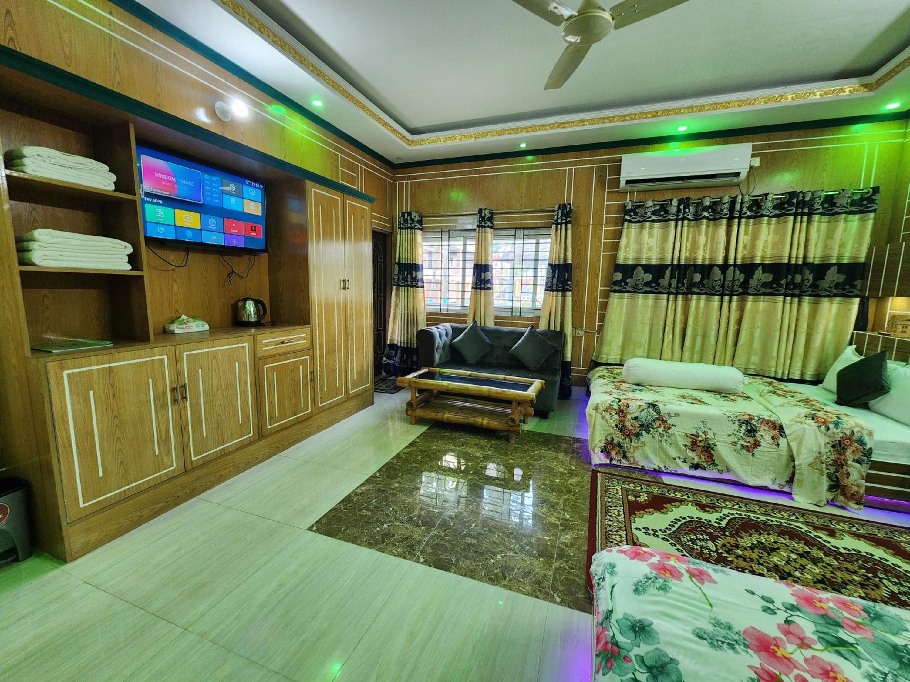 Junior Suite with Pool View photo 1