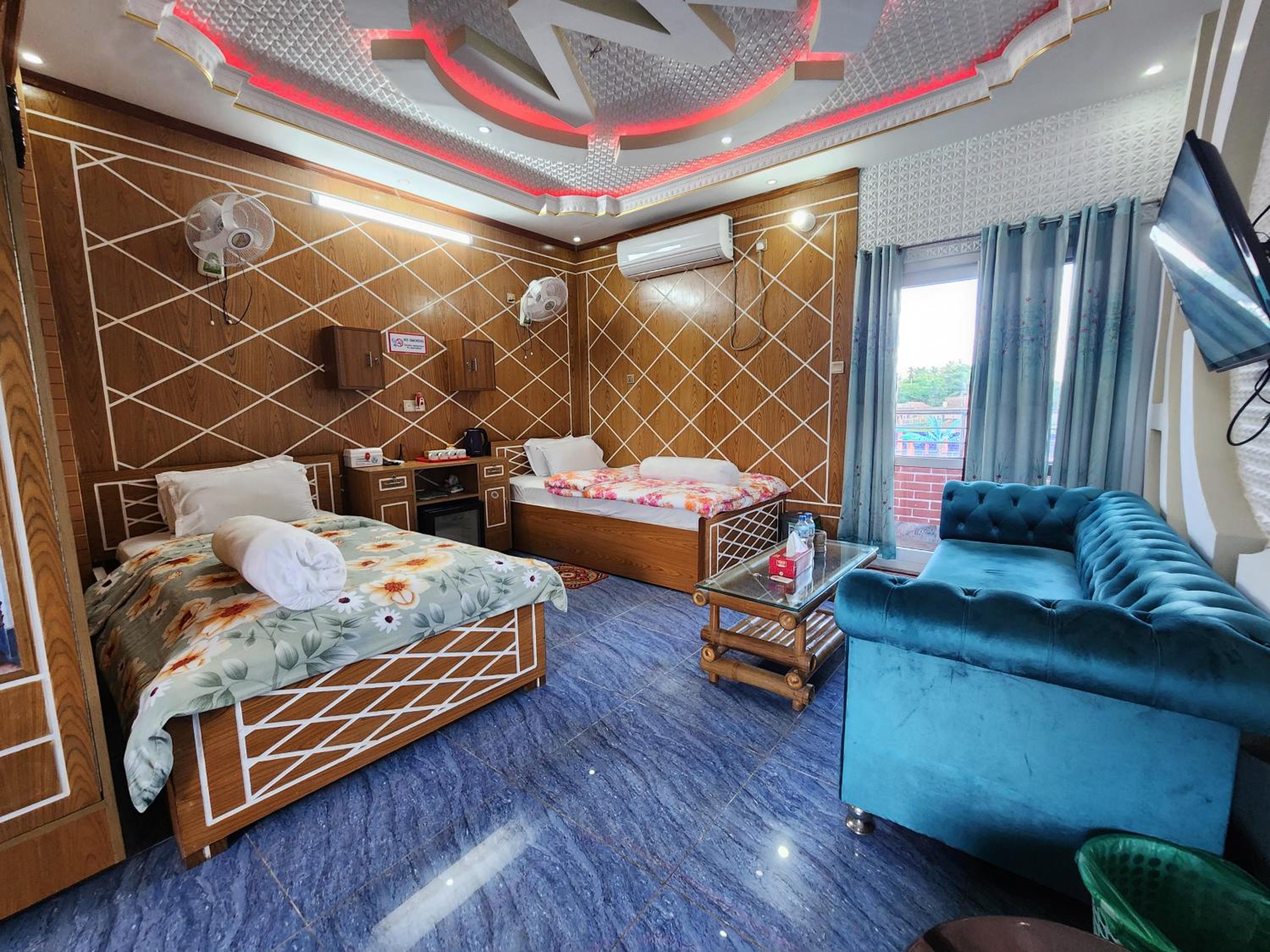 Deluxe Family Room