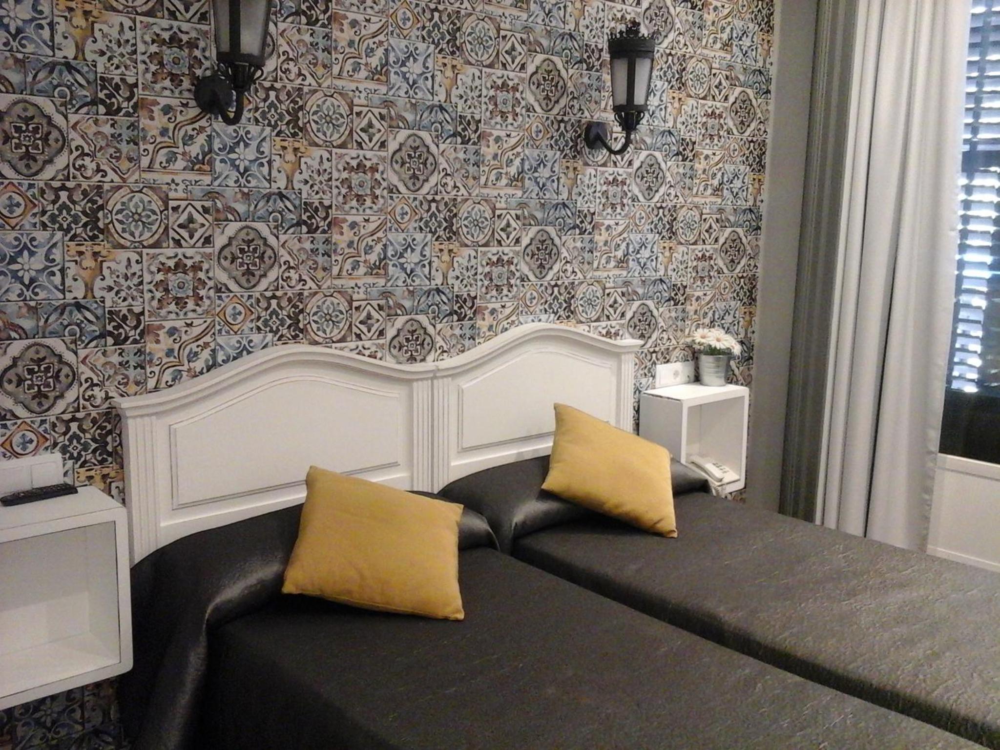 Twin Room - Photo 14