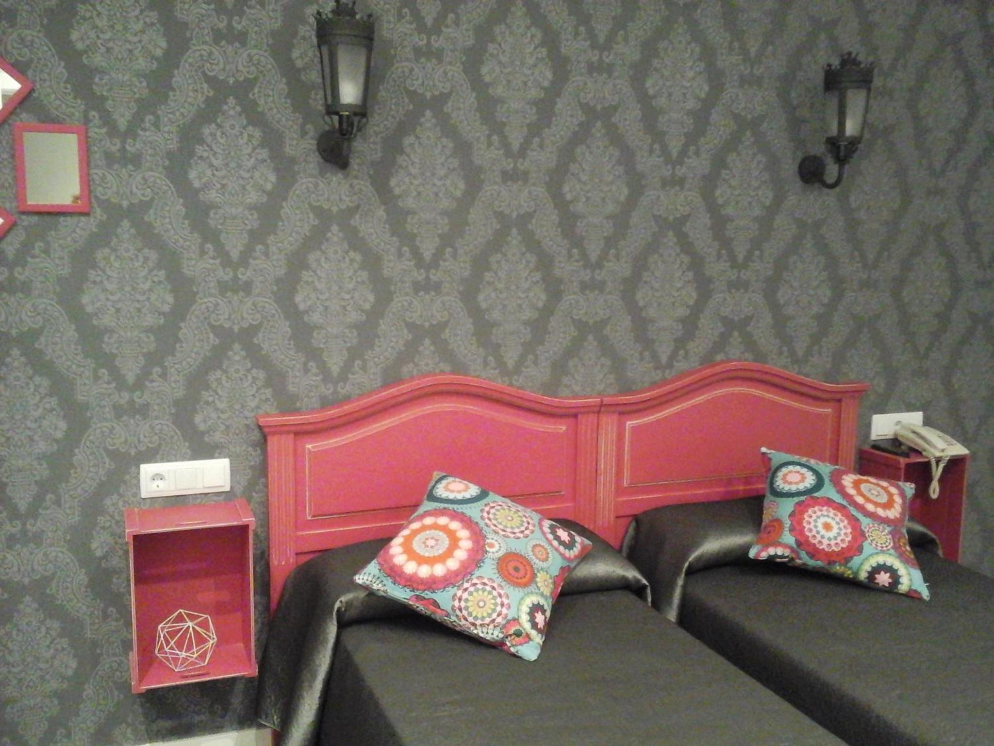 Twin Room - Photo 15