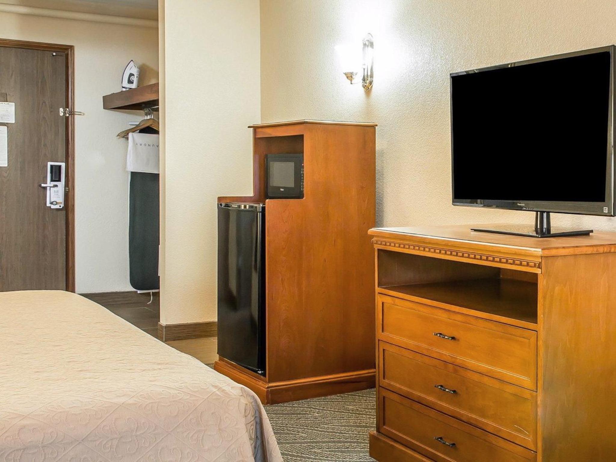King Room - Accessible/Non-Smoking photo 2