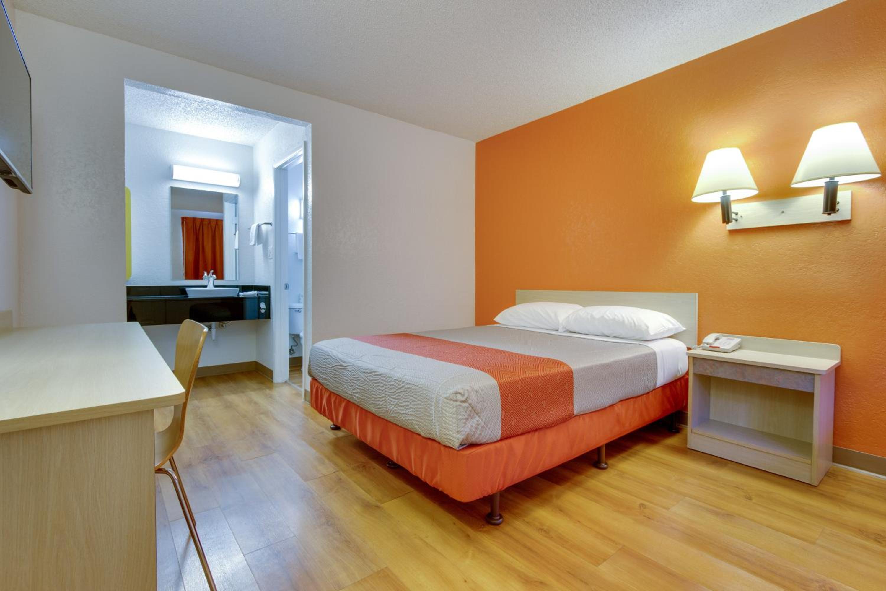 Double Room - Disability Access photo 3