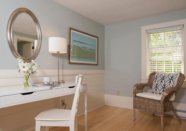 Queen Room photo 2