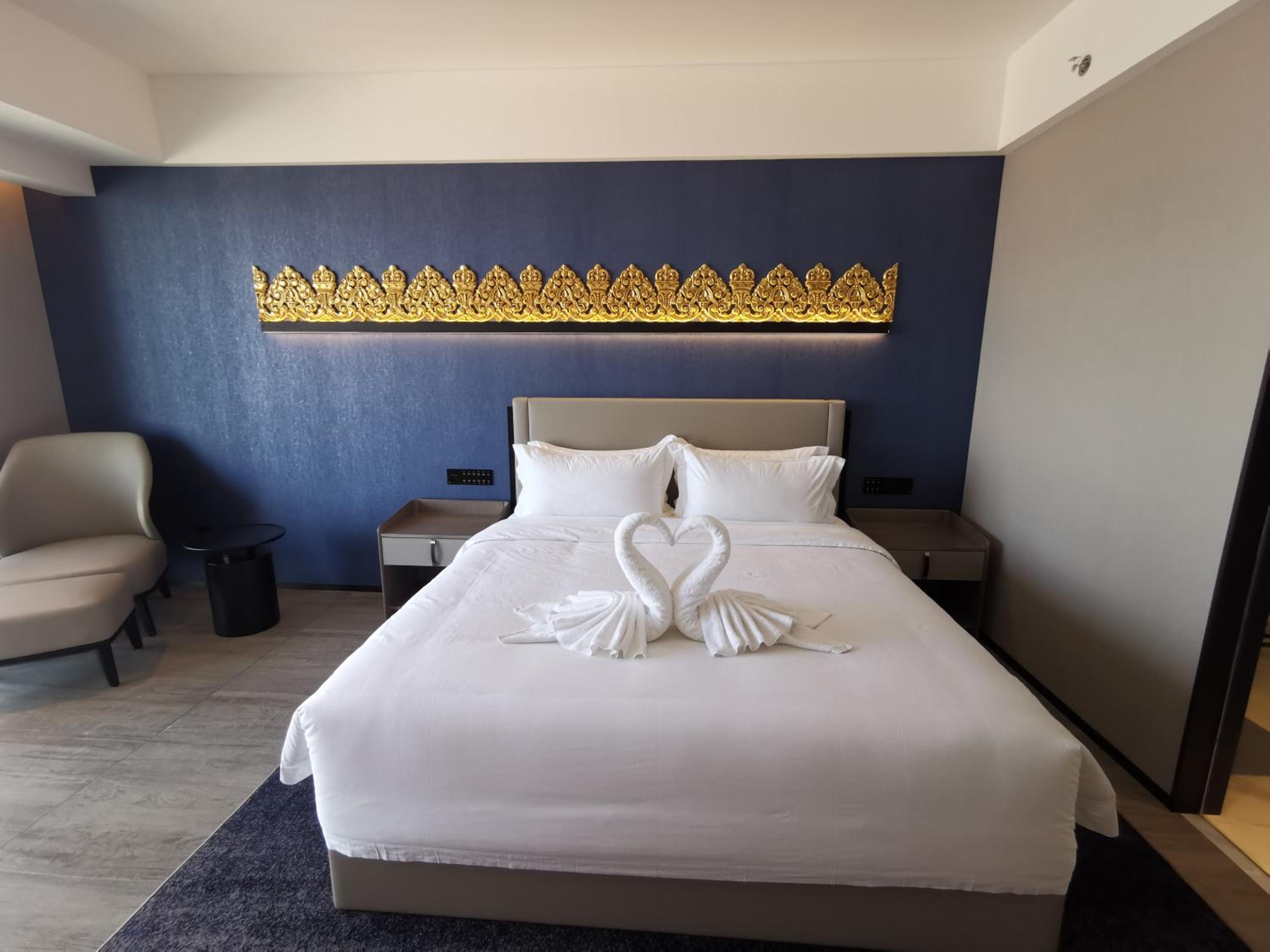 Elegant King Room - Photo 3