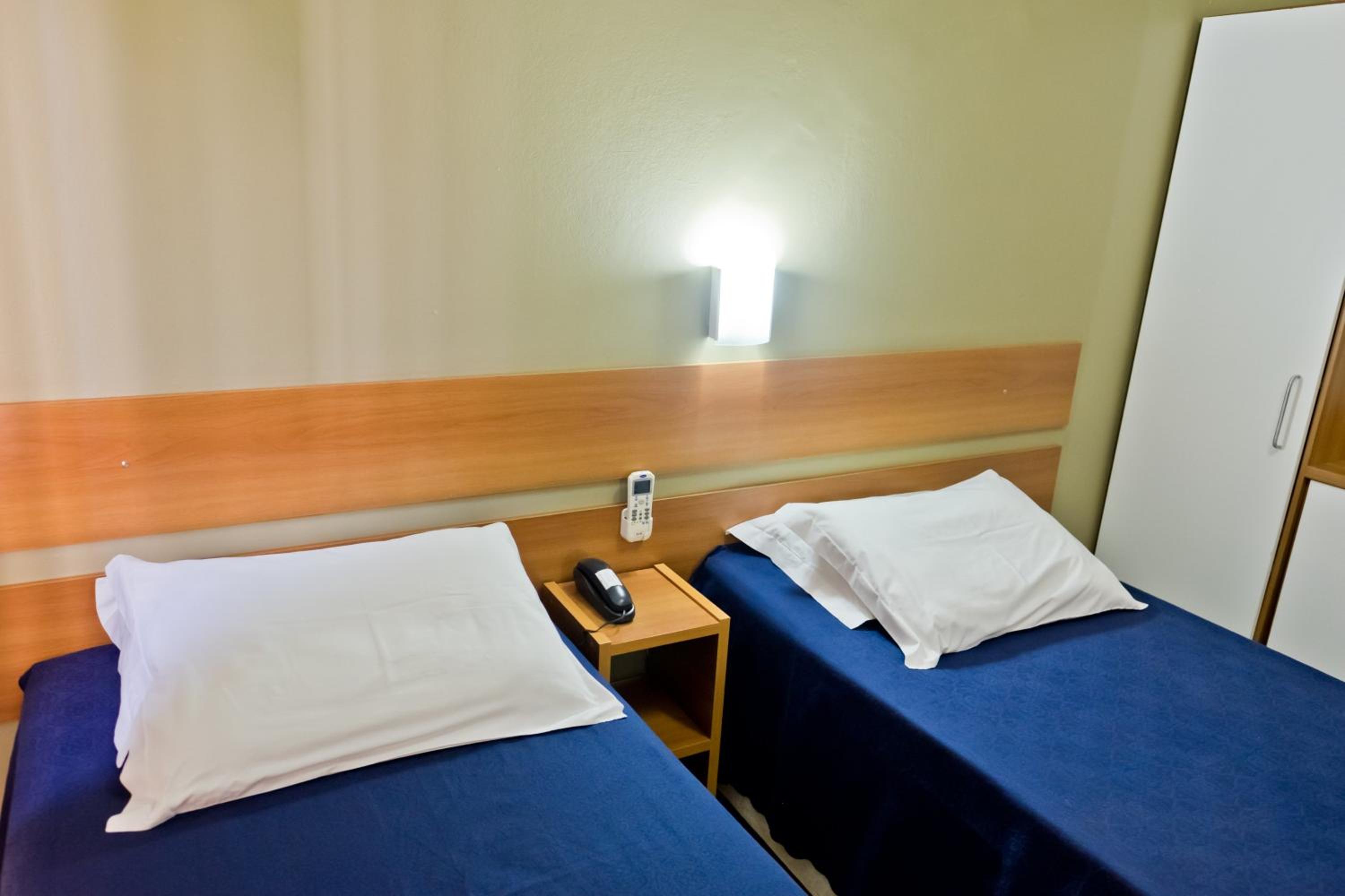 Deluxe Twin Room photo 3