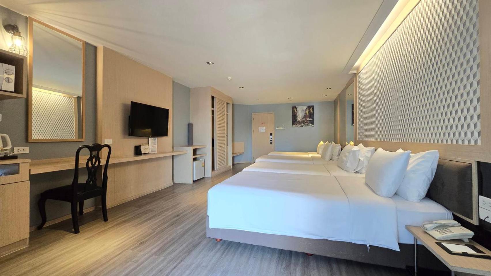 Quadruple Room thumbnail 5