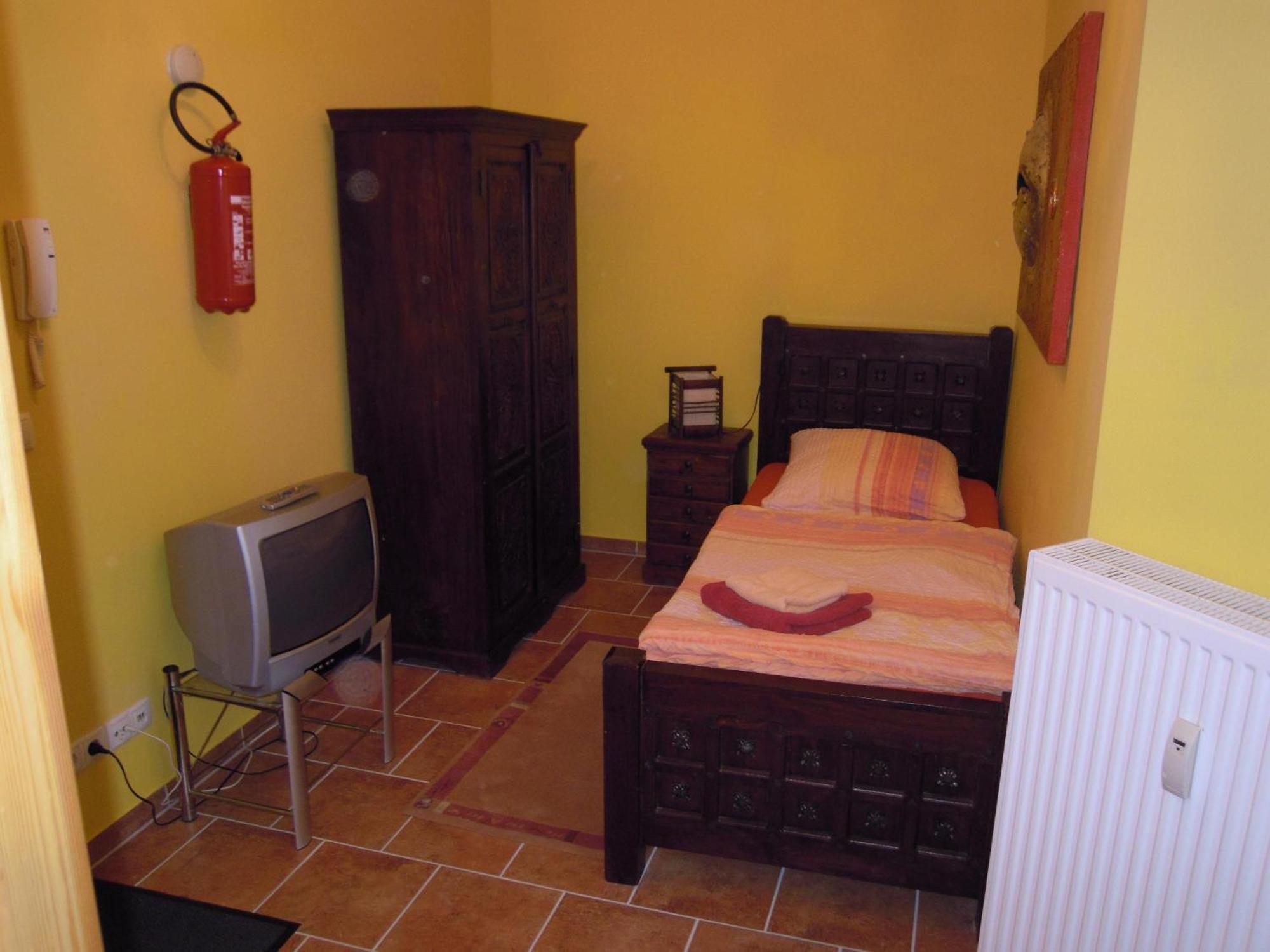 Room no. 5 photo 1