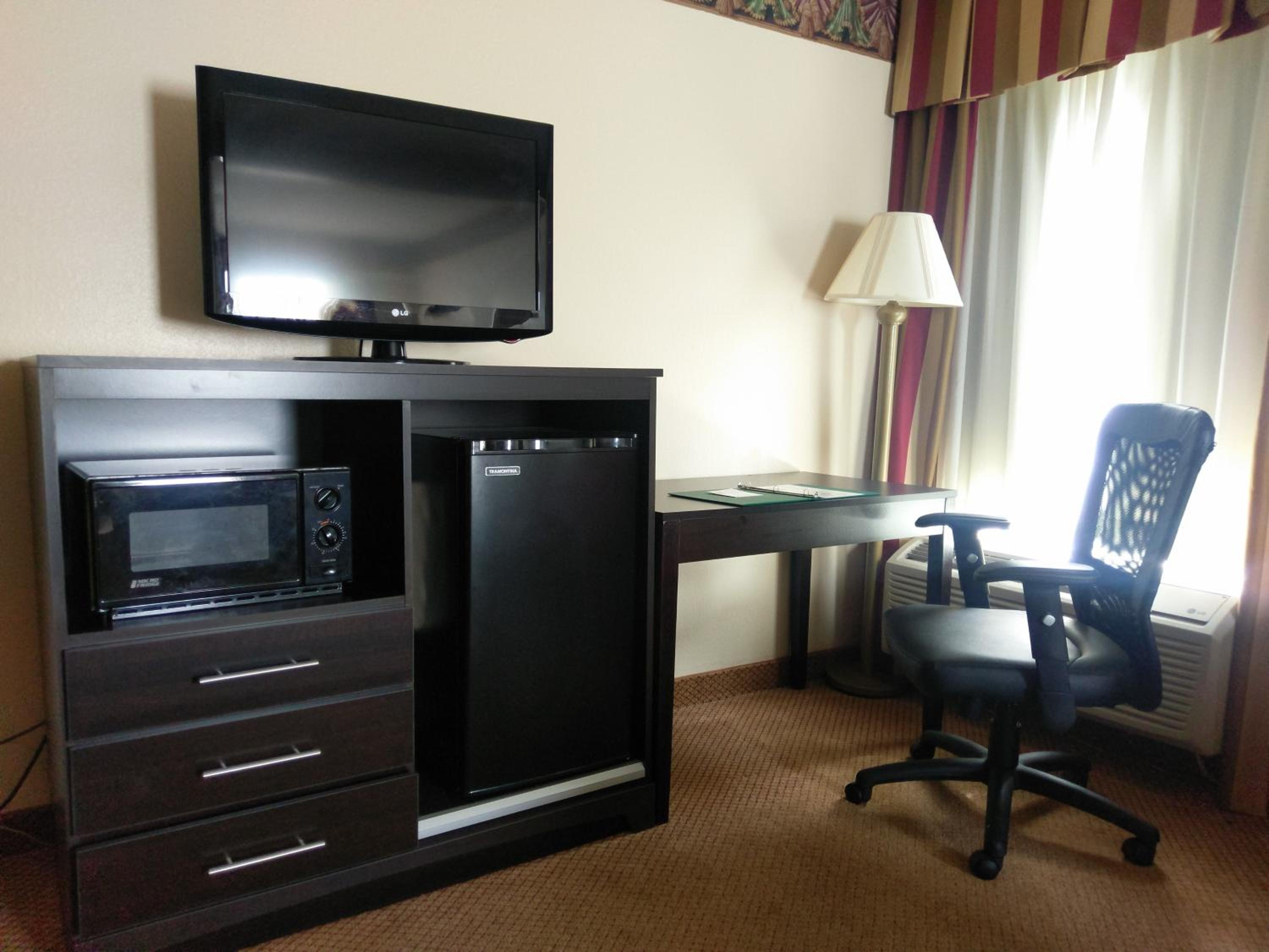 King Room - Non-Smoking - Photo 4