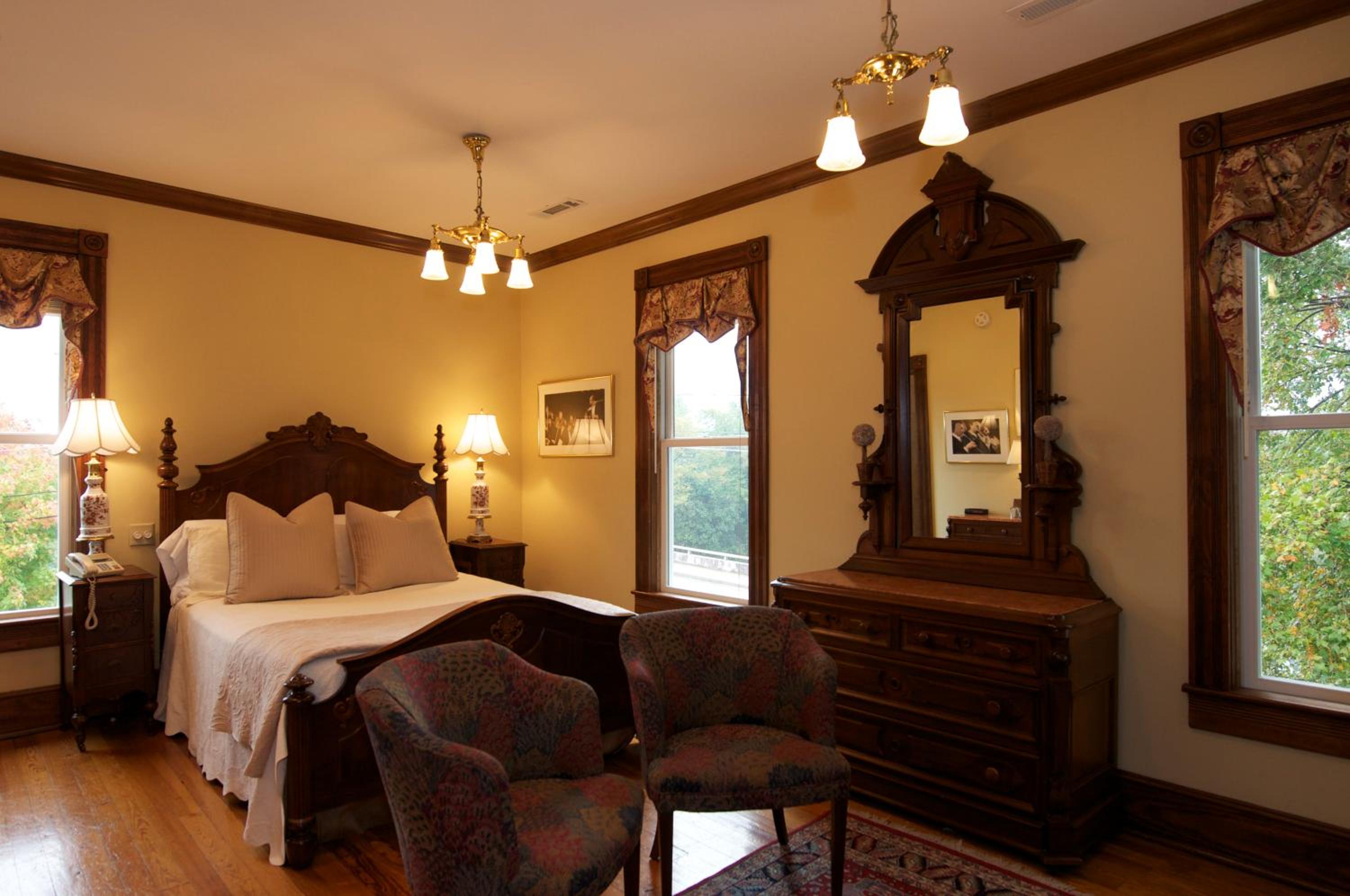 Deluxe Queen Suite - Thompson House photo 1