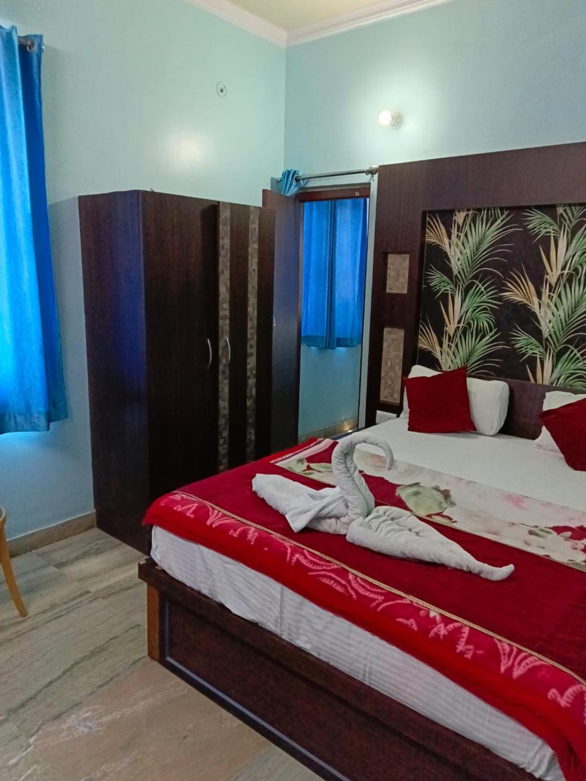 Deluxe Double Room (2 Adults + 1 Child) photo 2