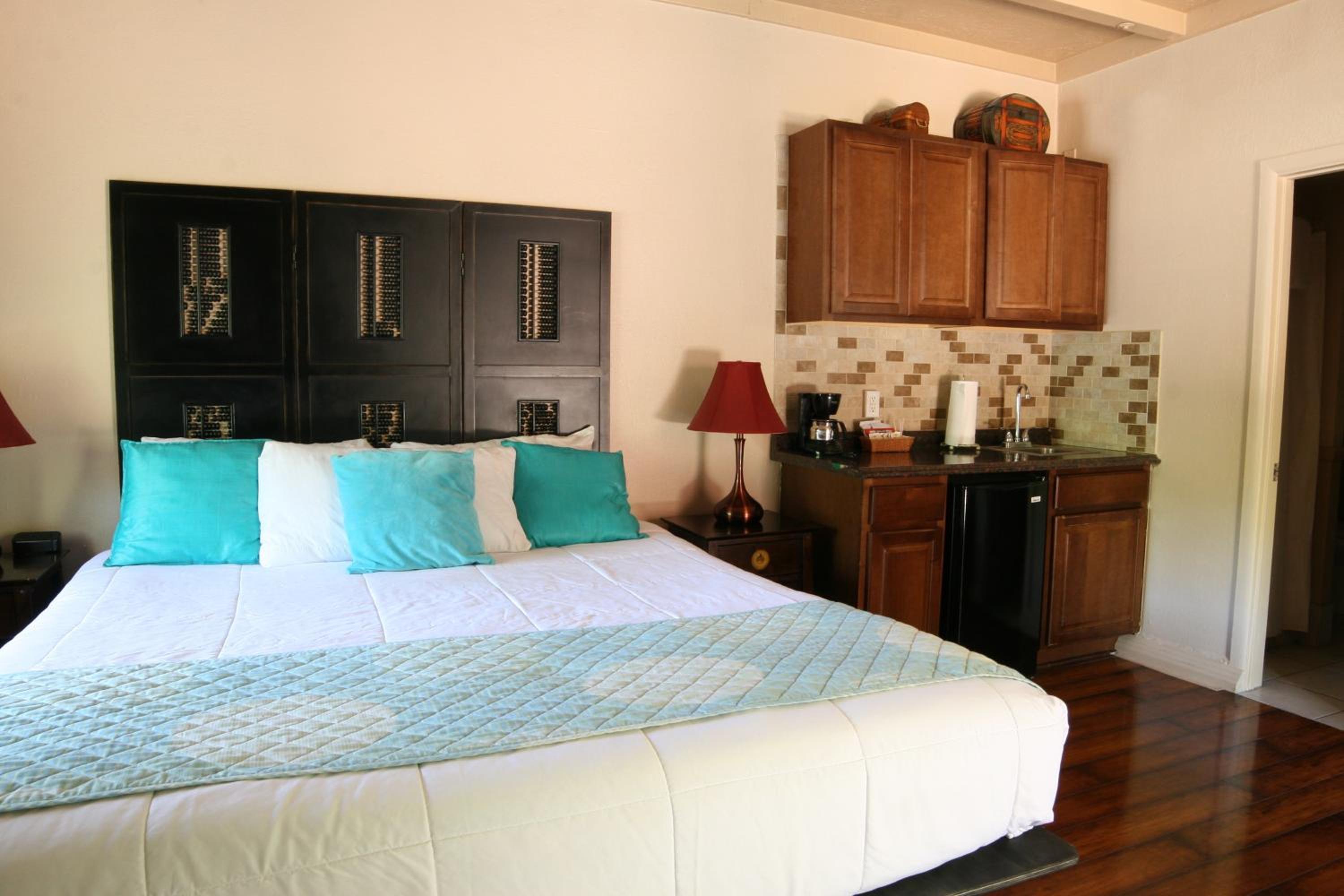 One-Bedroom Bungalow #11
