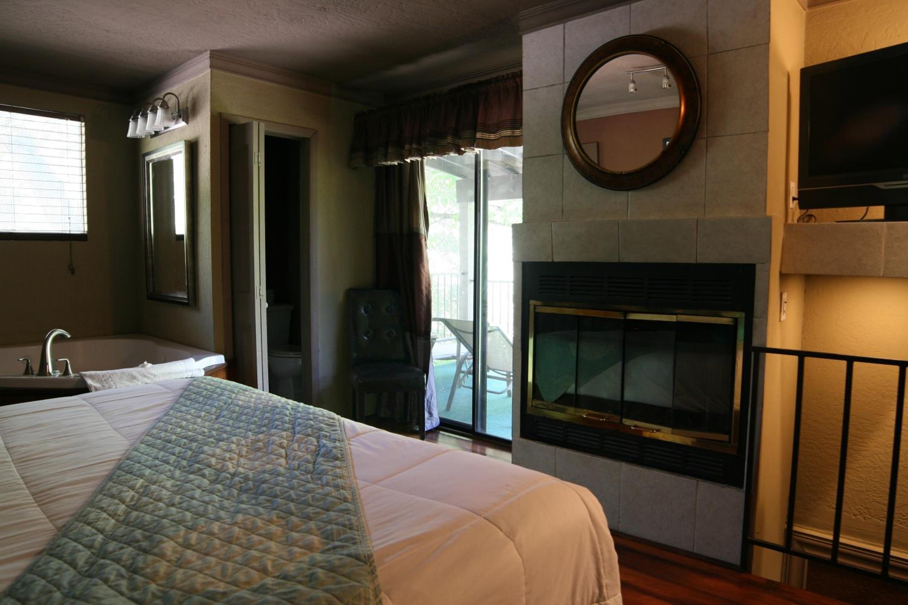 One-Bedroom Bungalow #16