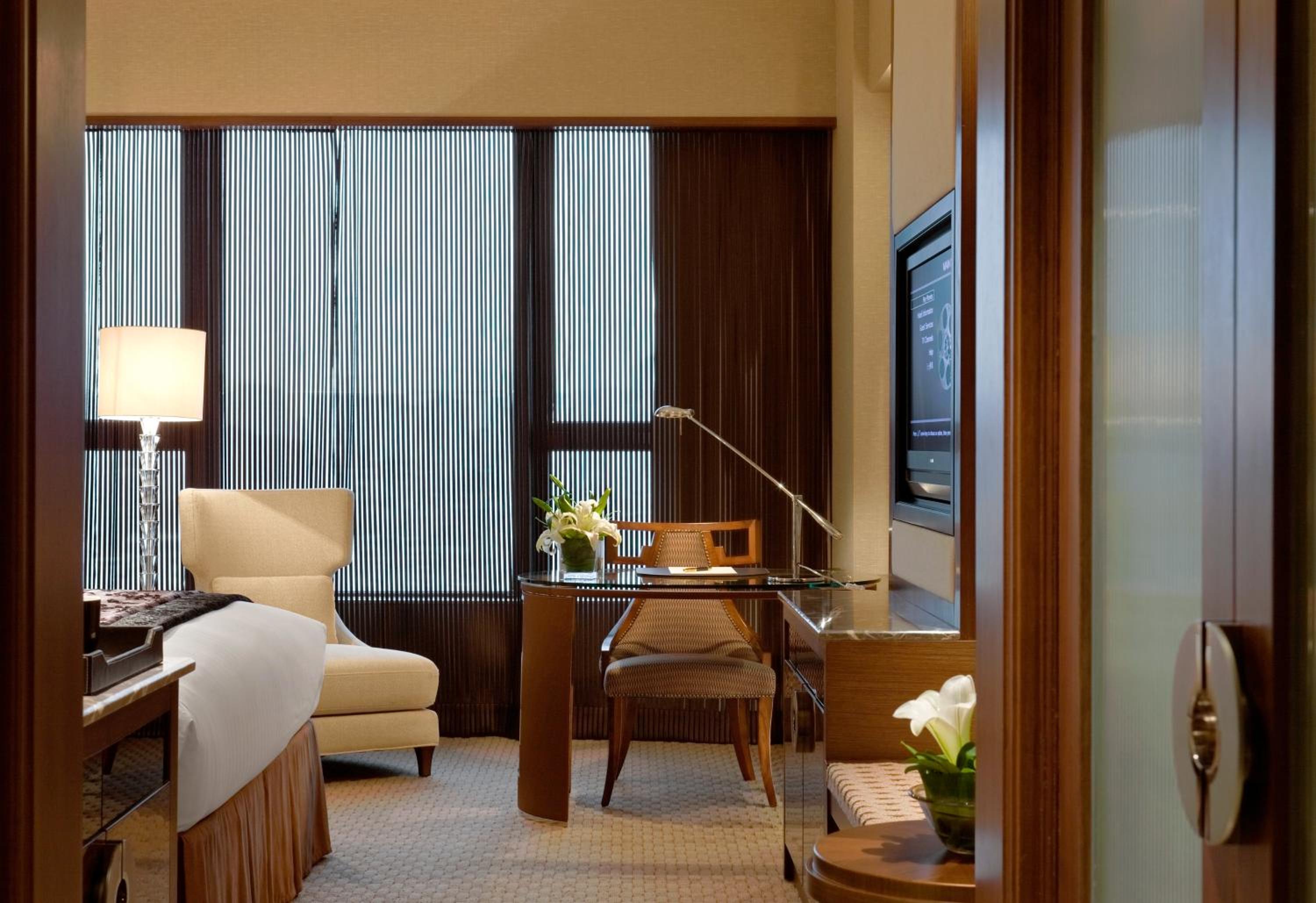 Luxury King Room with Privilege Benefit - Photo 3