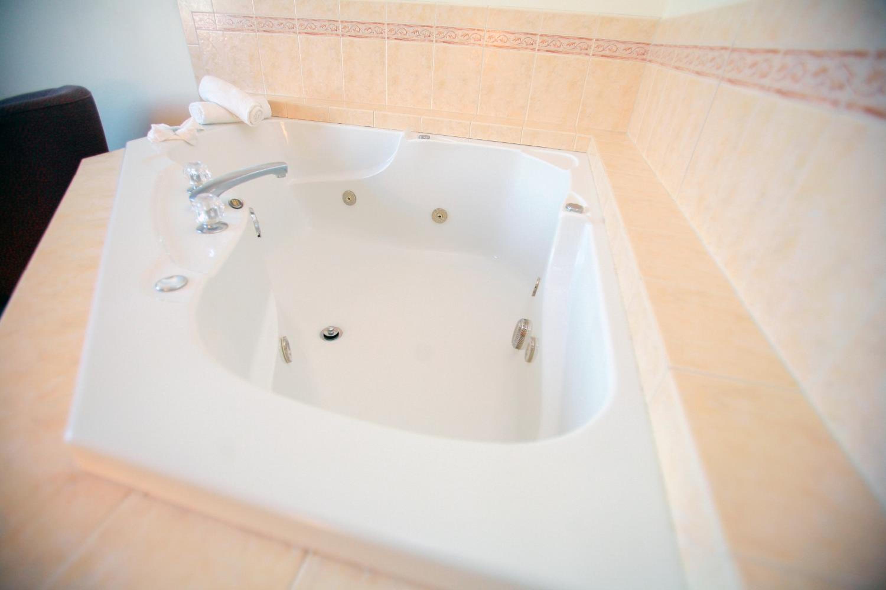 Luxury King Room - Photo 4