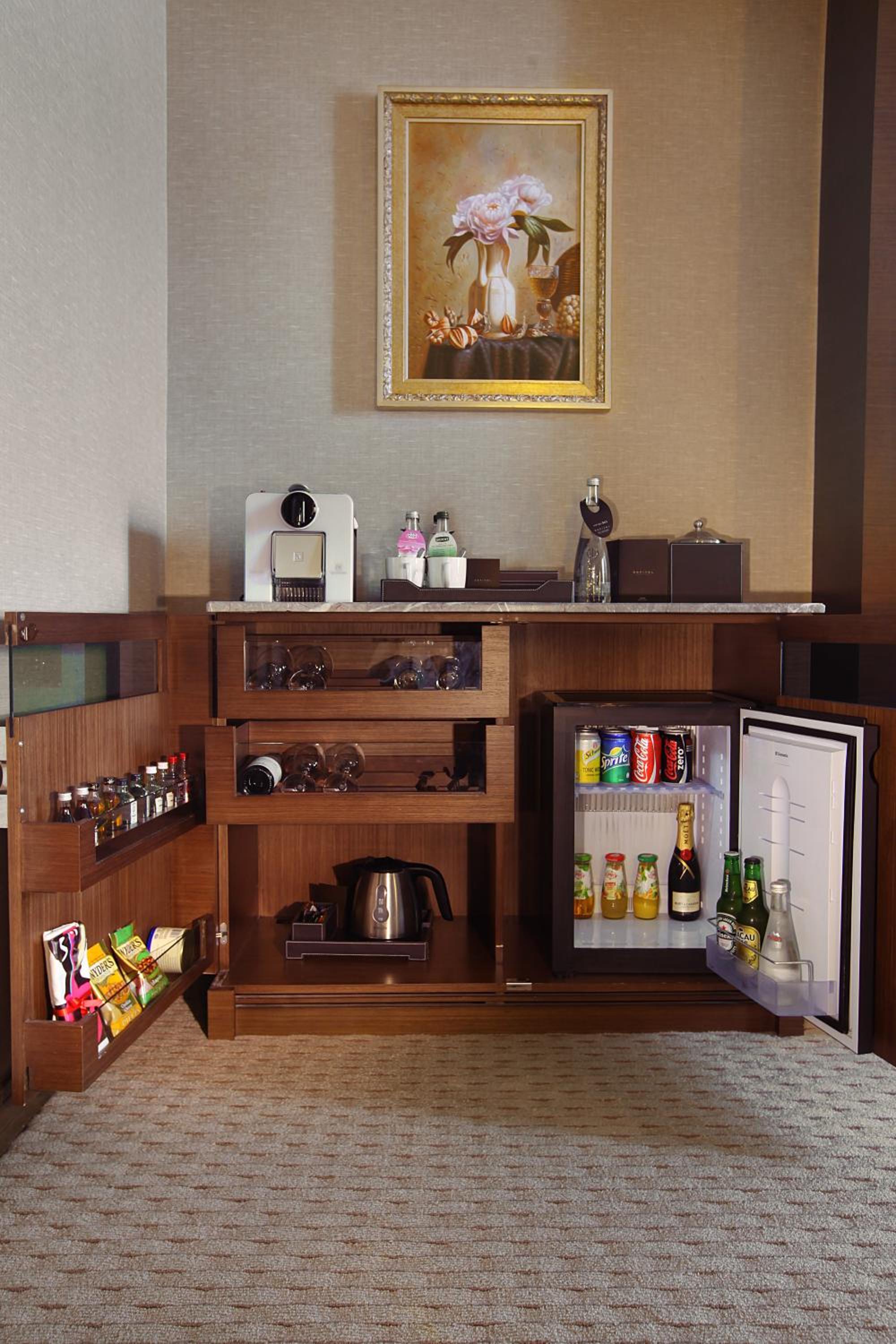 Prestige King Suite with Privilege Benefit - Photo 3