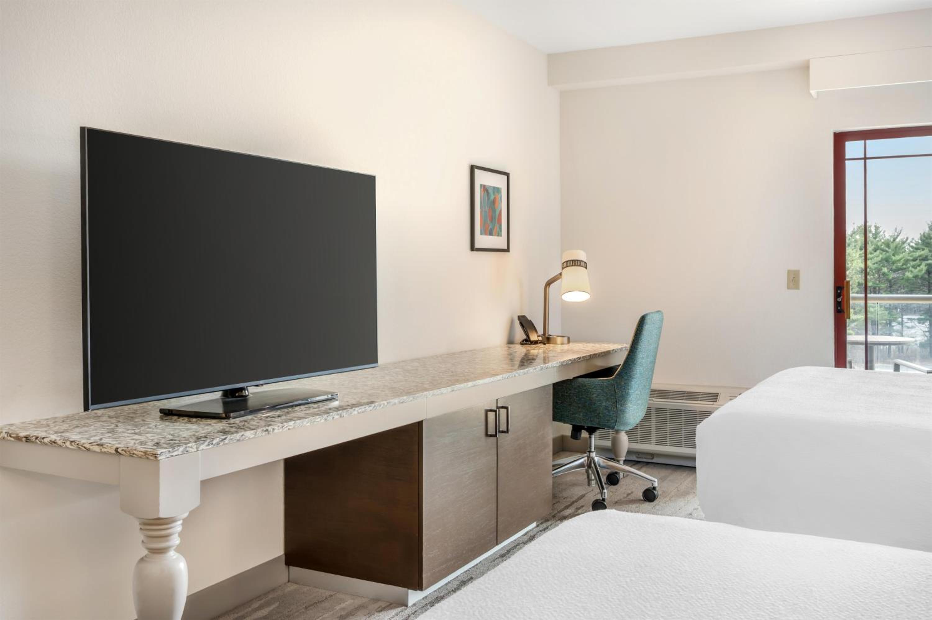 Queen Room with Two Queen Beds and Balcony - Photo 4