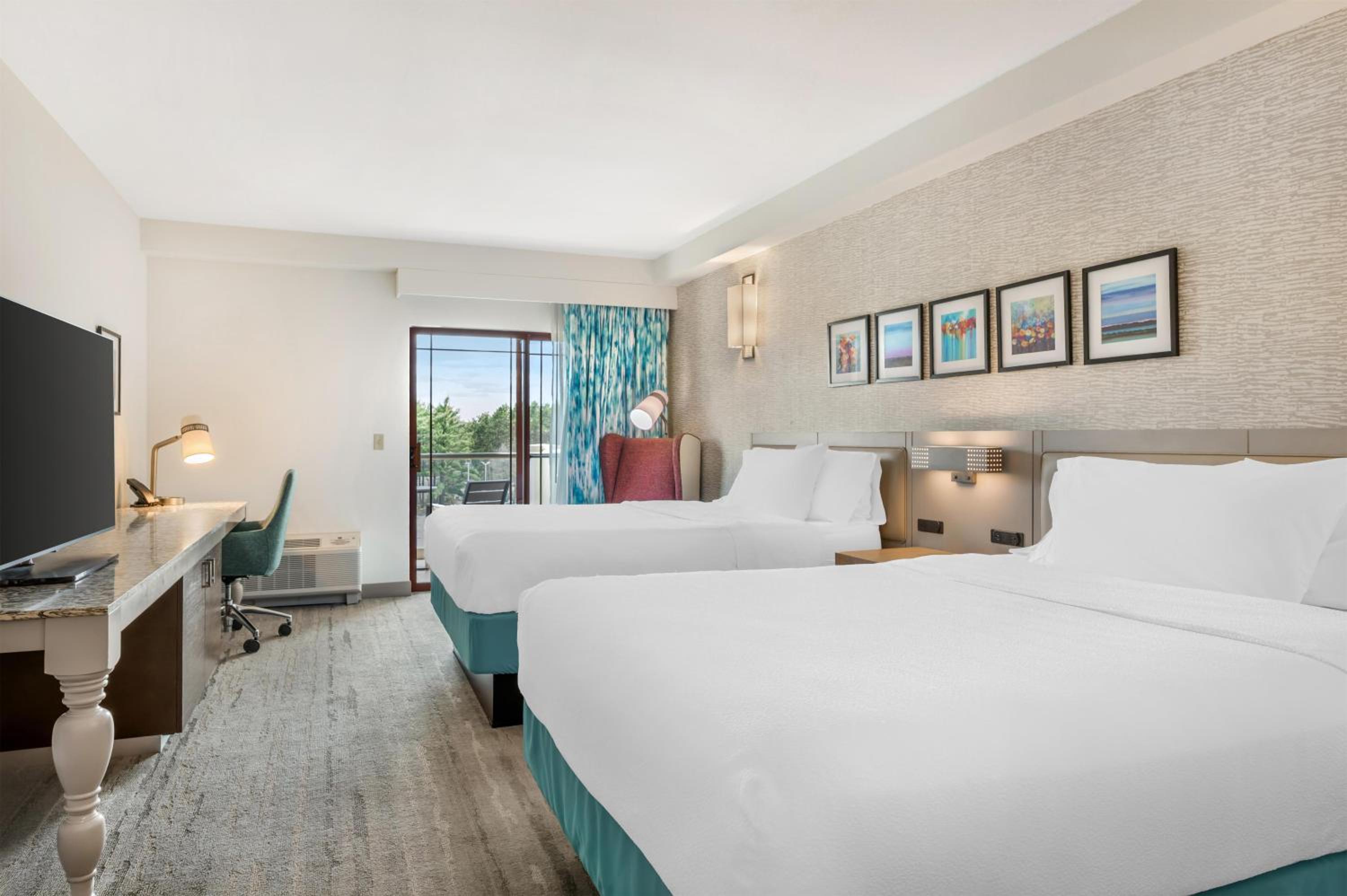 Queen Room with Two Queen Beds and Balcony - Photo 5