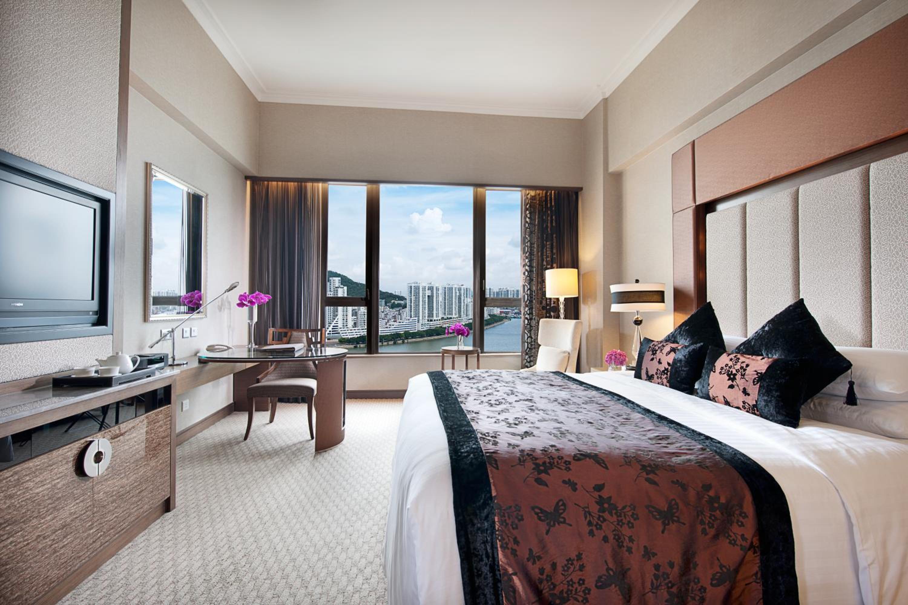 Luxury King Room with River View - Photo 1