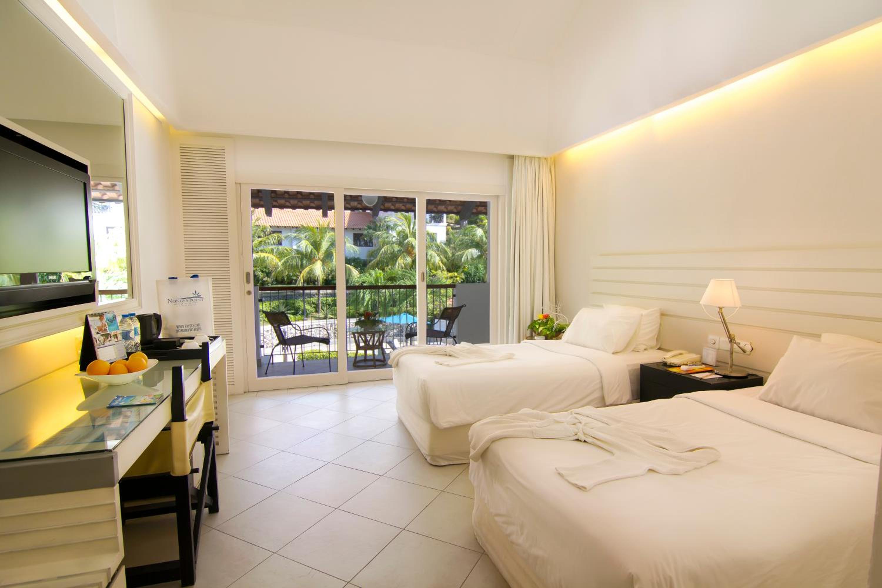 Deluxe Room with Garden View - Photo 14
