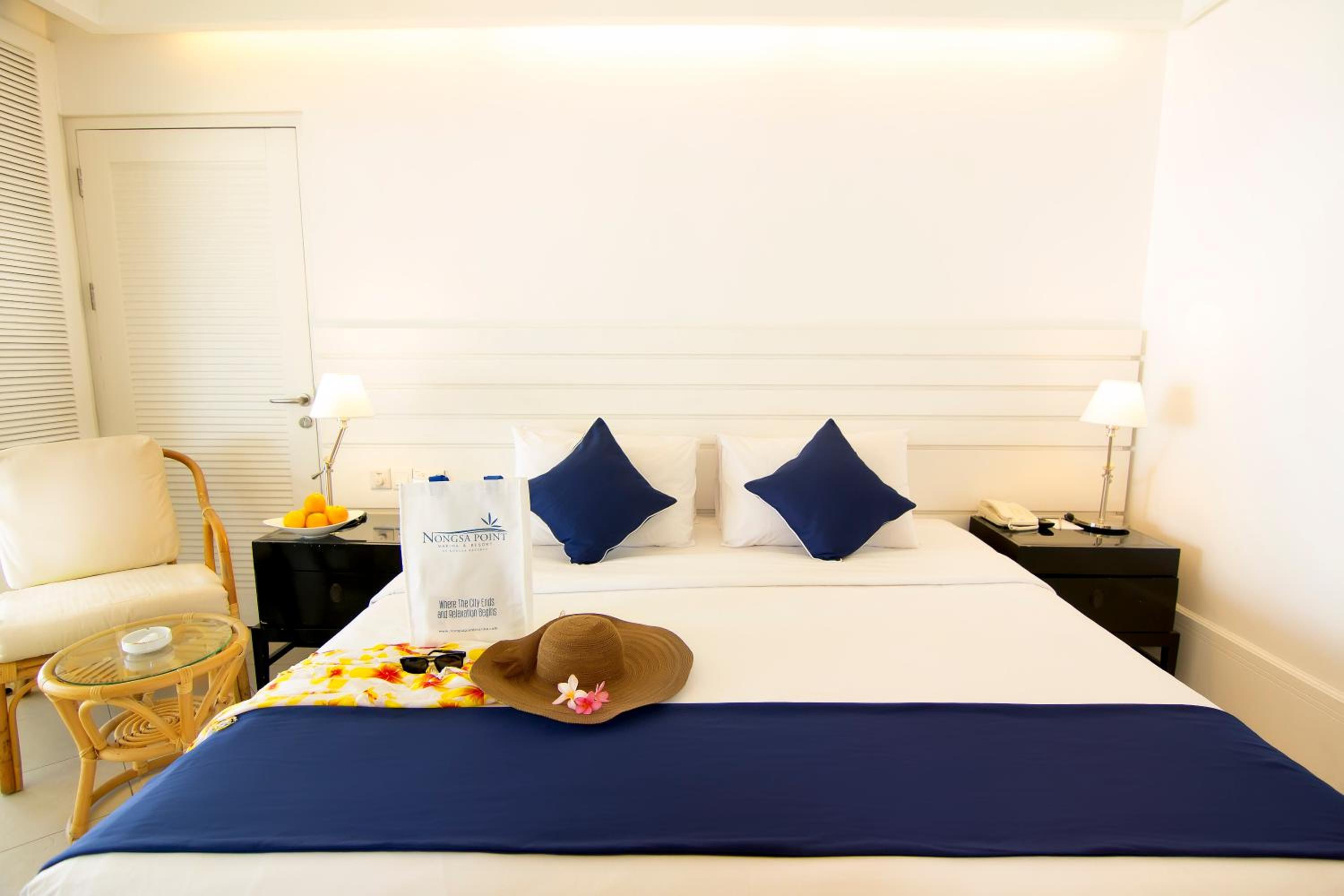 Deluxe Room with Sea View - Photo 17