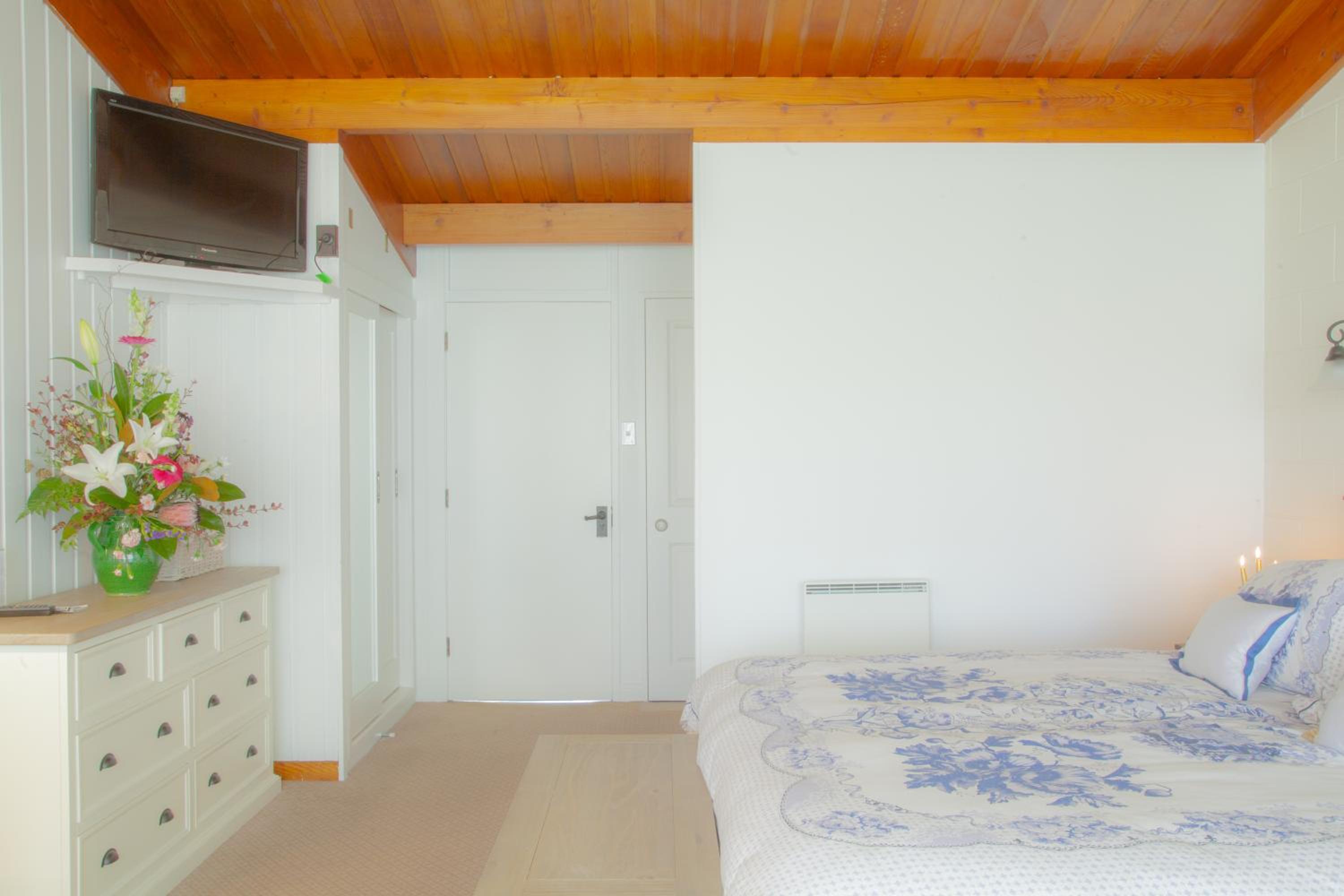 Chalet with Spa Bath photo 2