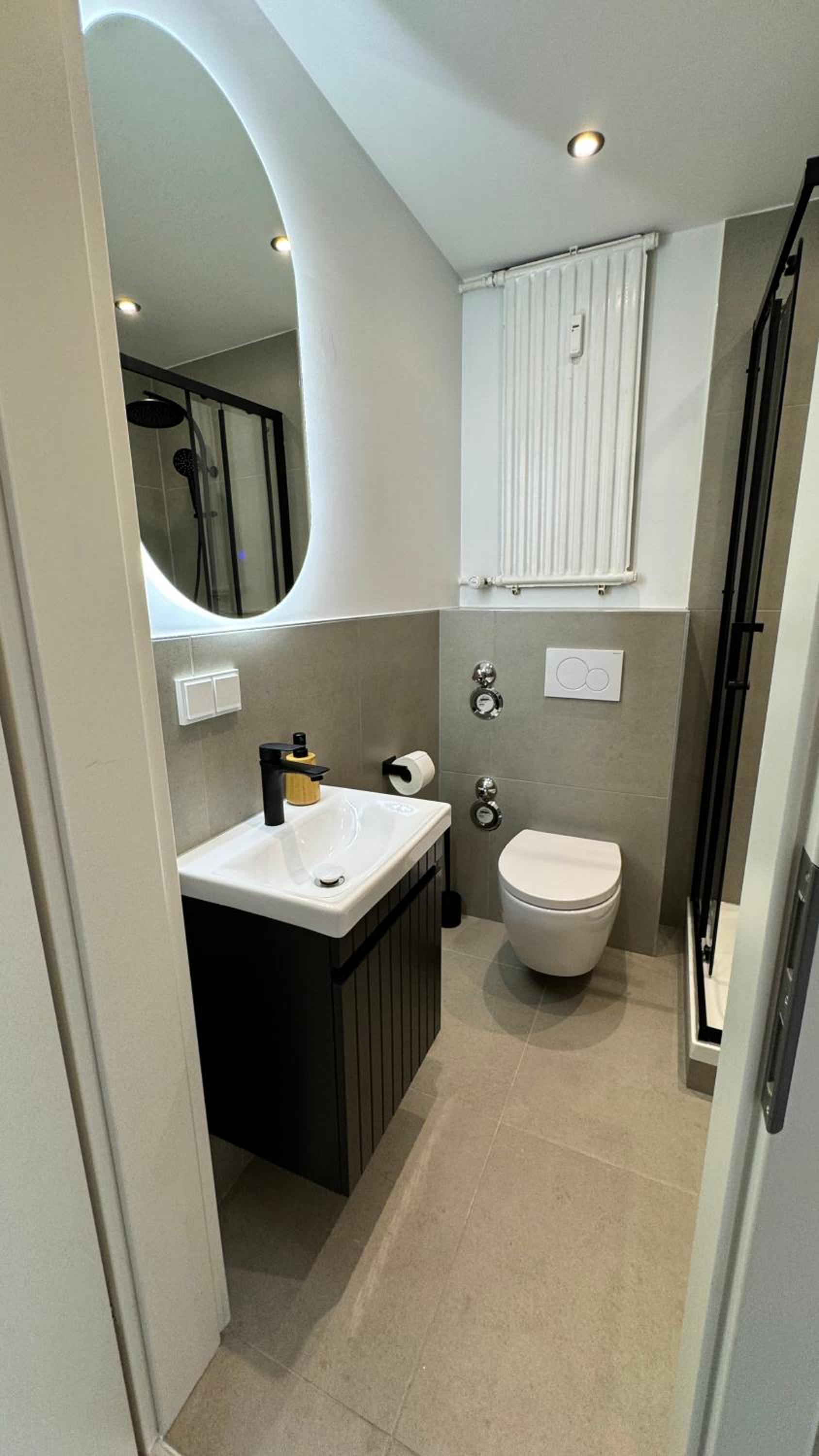 One-Bedroom Apartment with Balcony photo 2