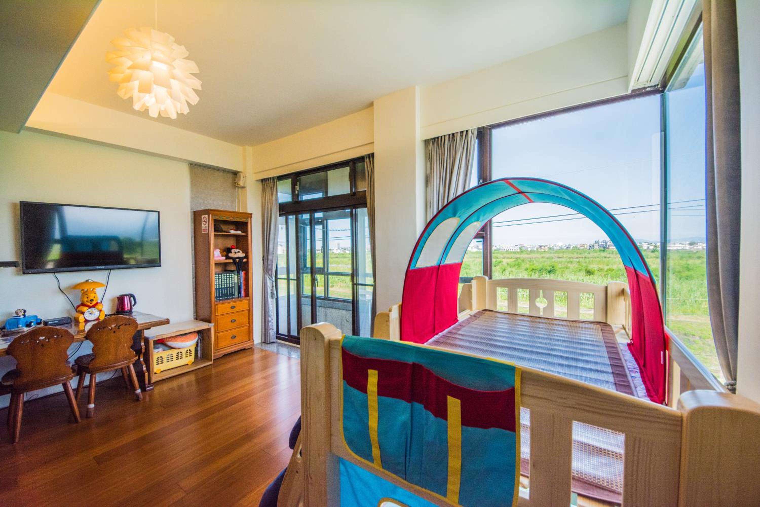 Family Room photo 3