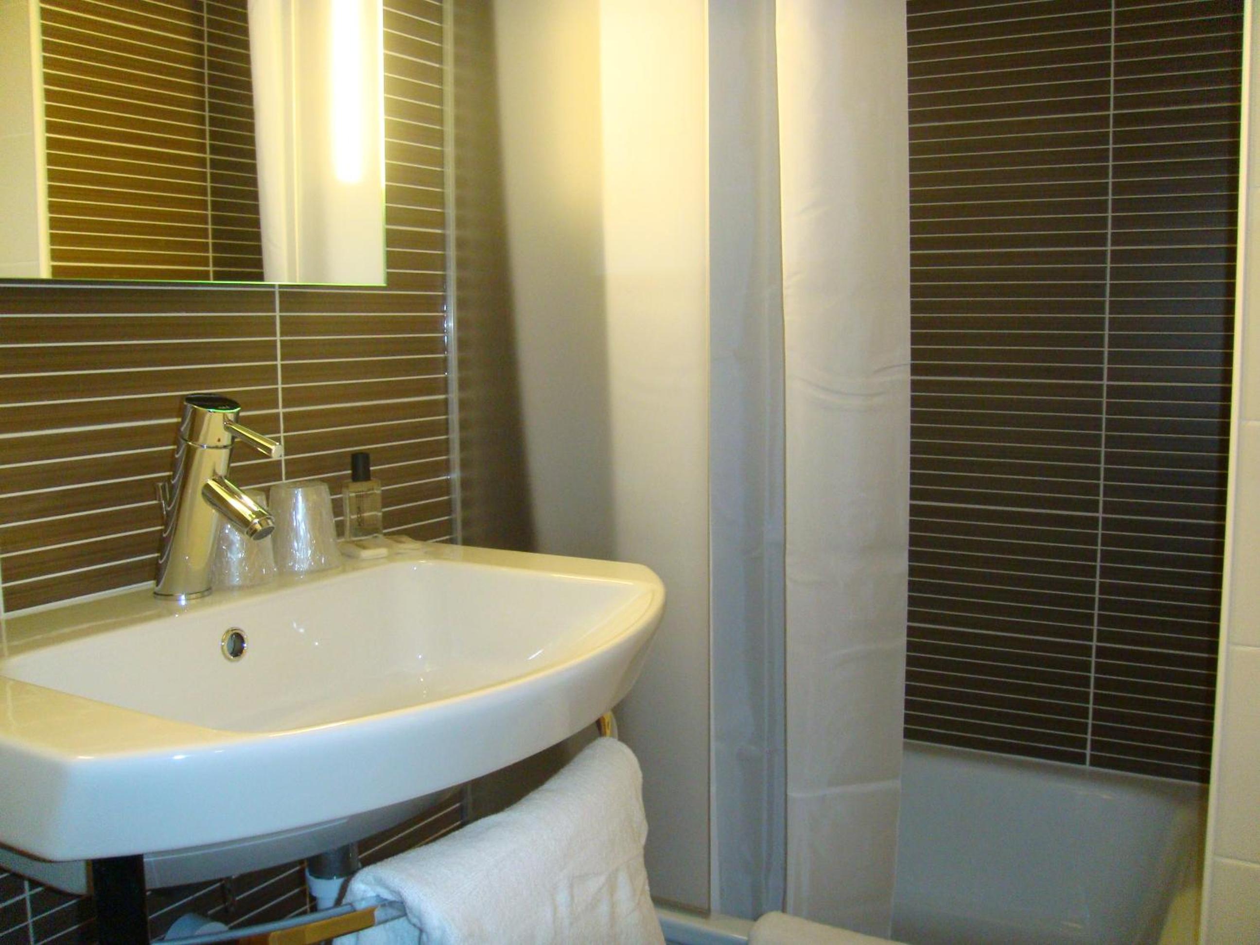 Standard Double Room - Photo 5