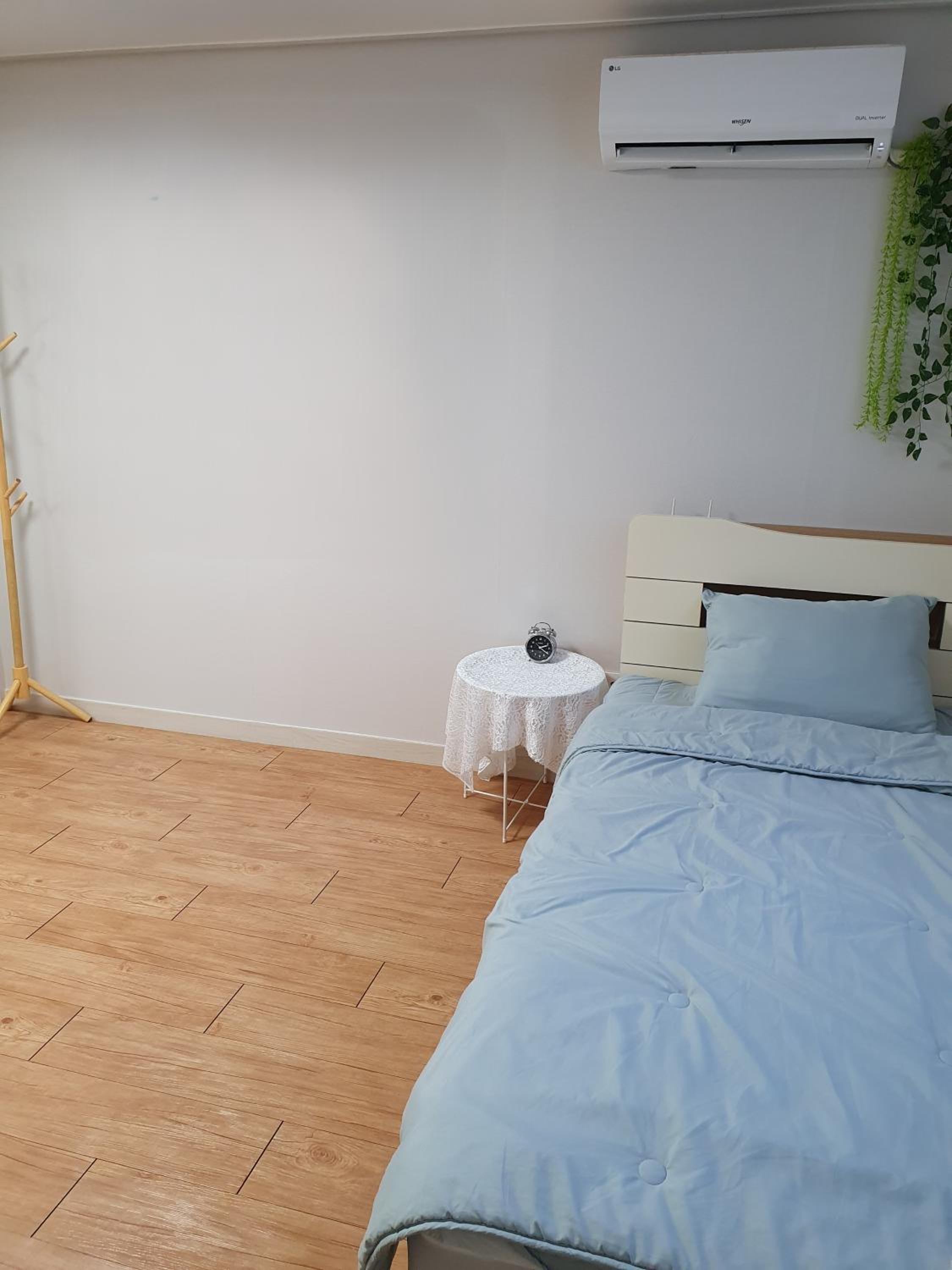 Large Single Room photo 2