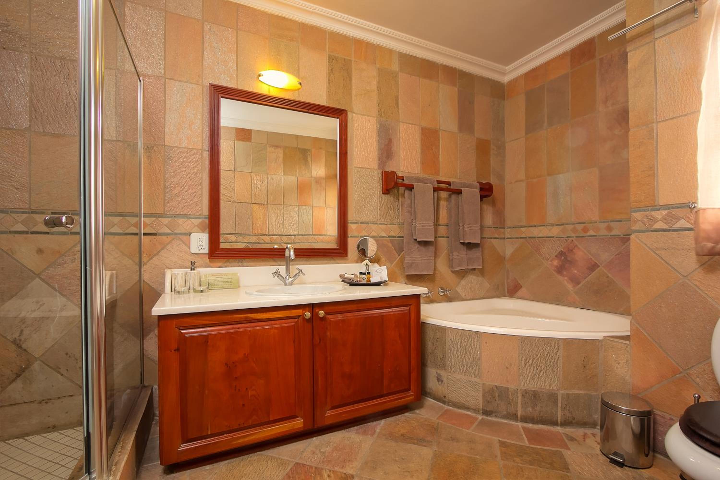 Deluxe King Room photo 3