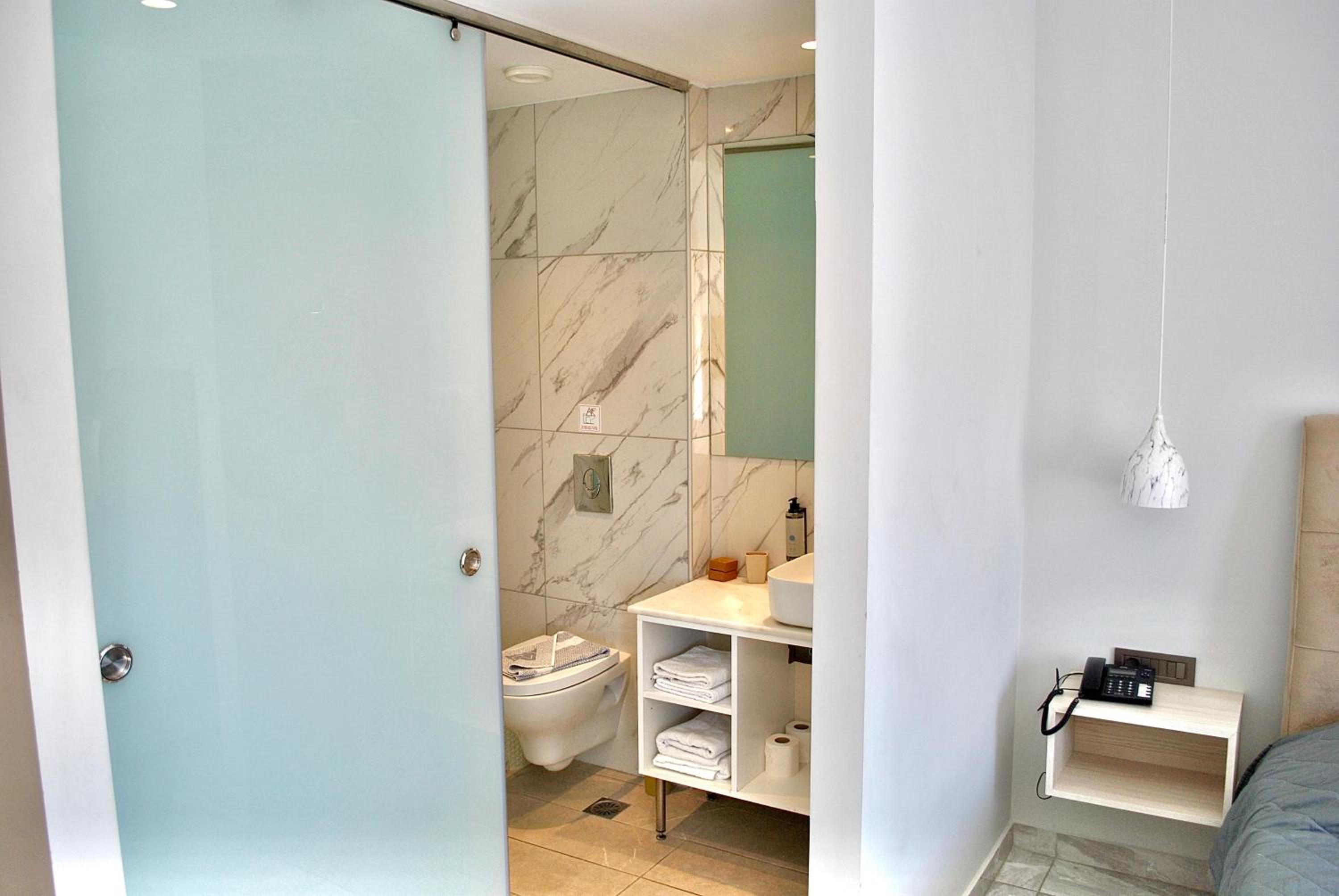 Deluxe Double or Twin Room with Balcony - Photo 10