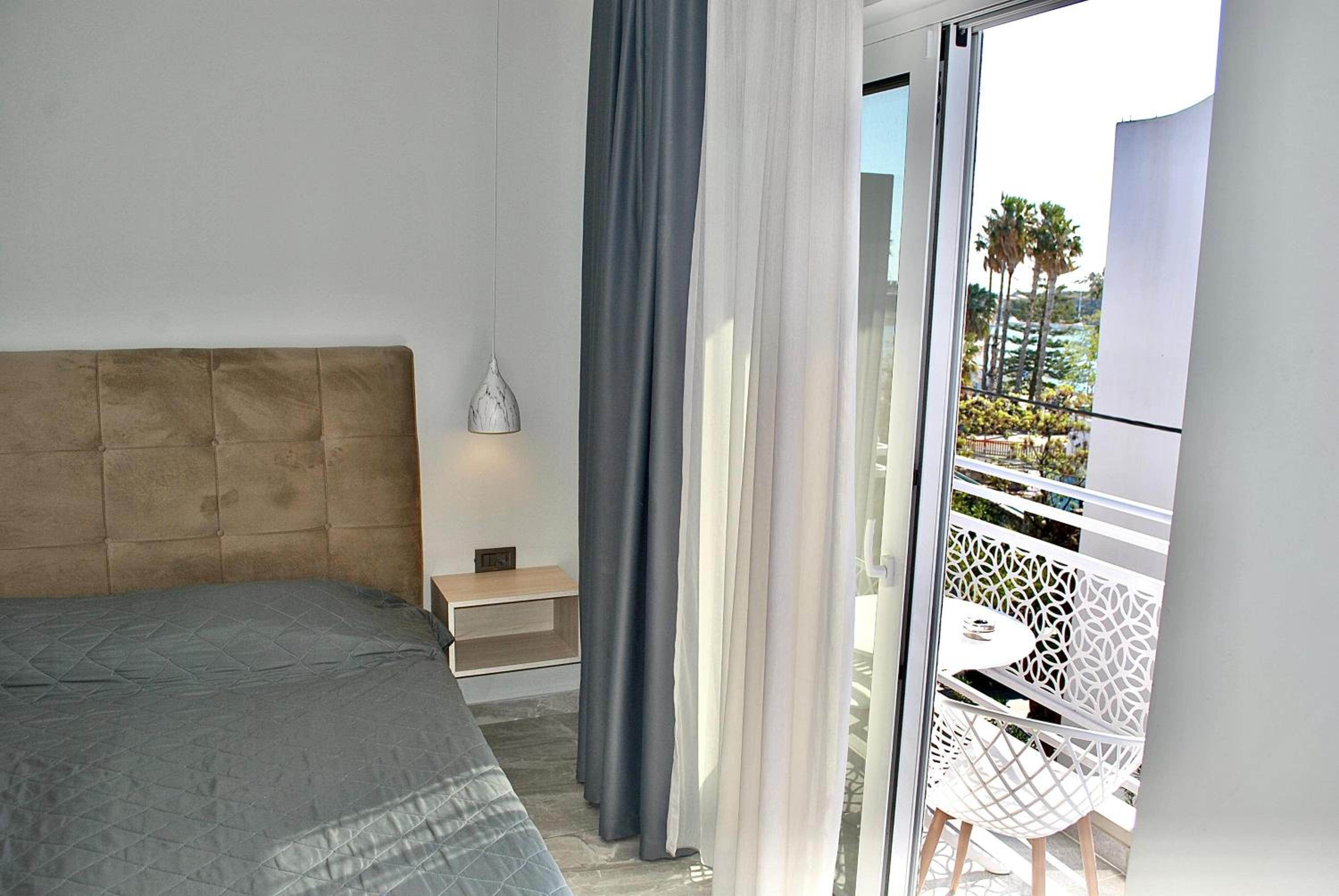 Deluxe Double or Twin Room with Balcony - Photo 9