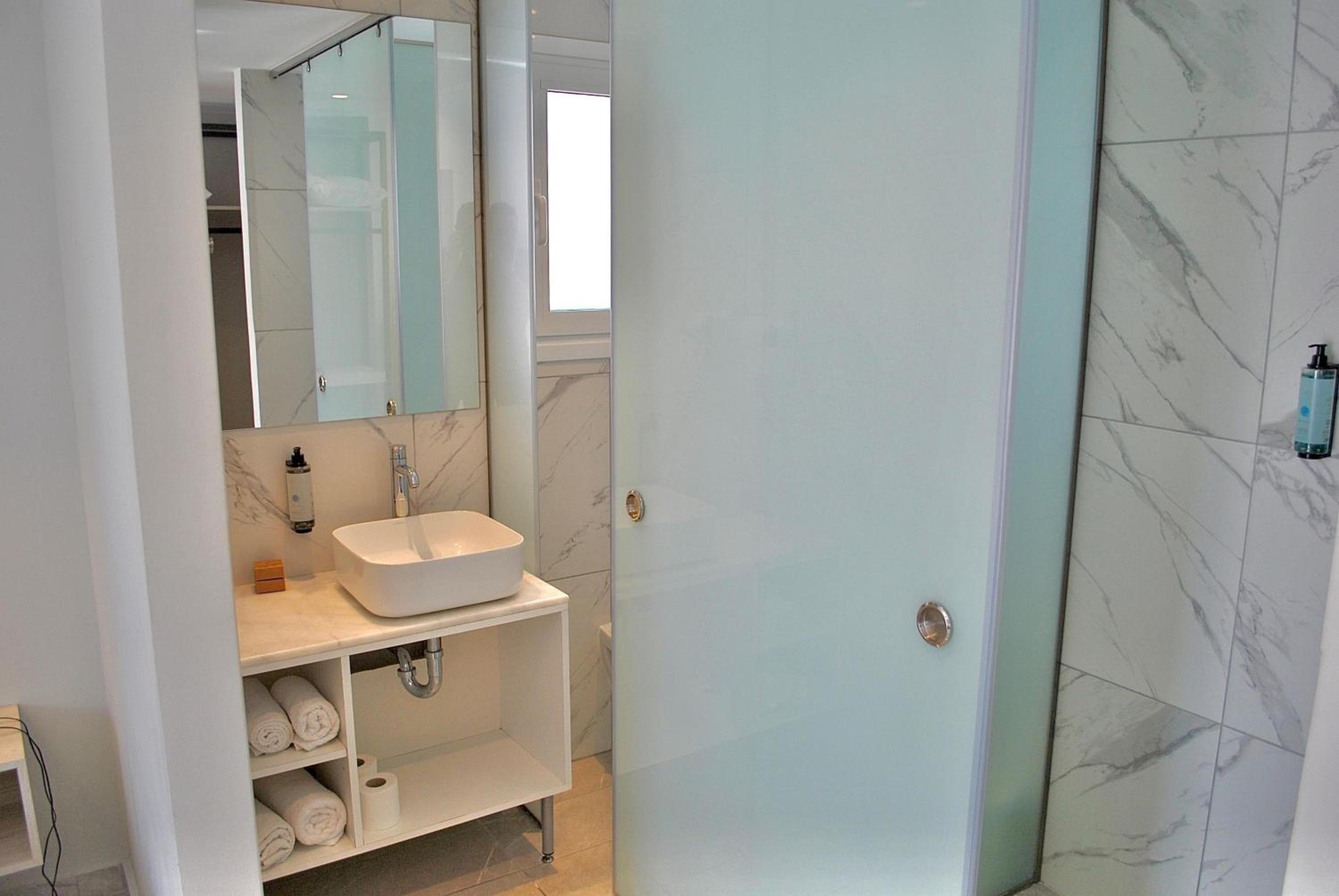 Deluxe Double or Twin Room with Balcony - Photo 7