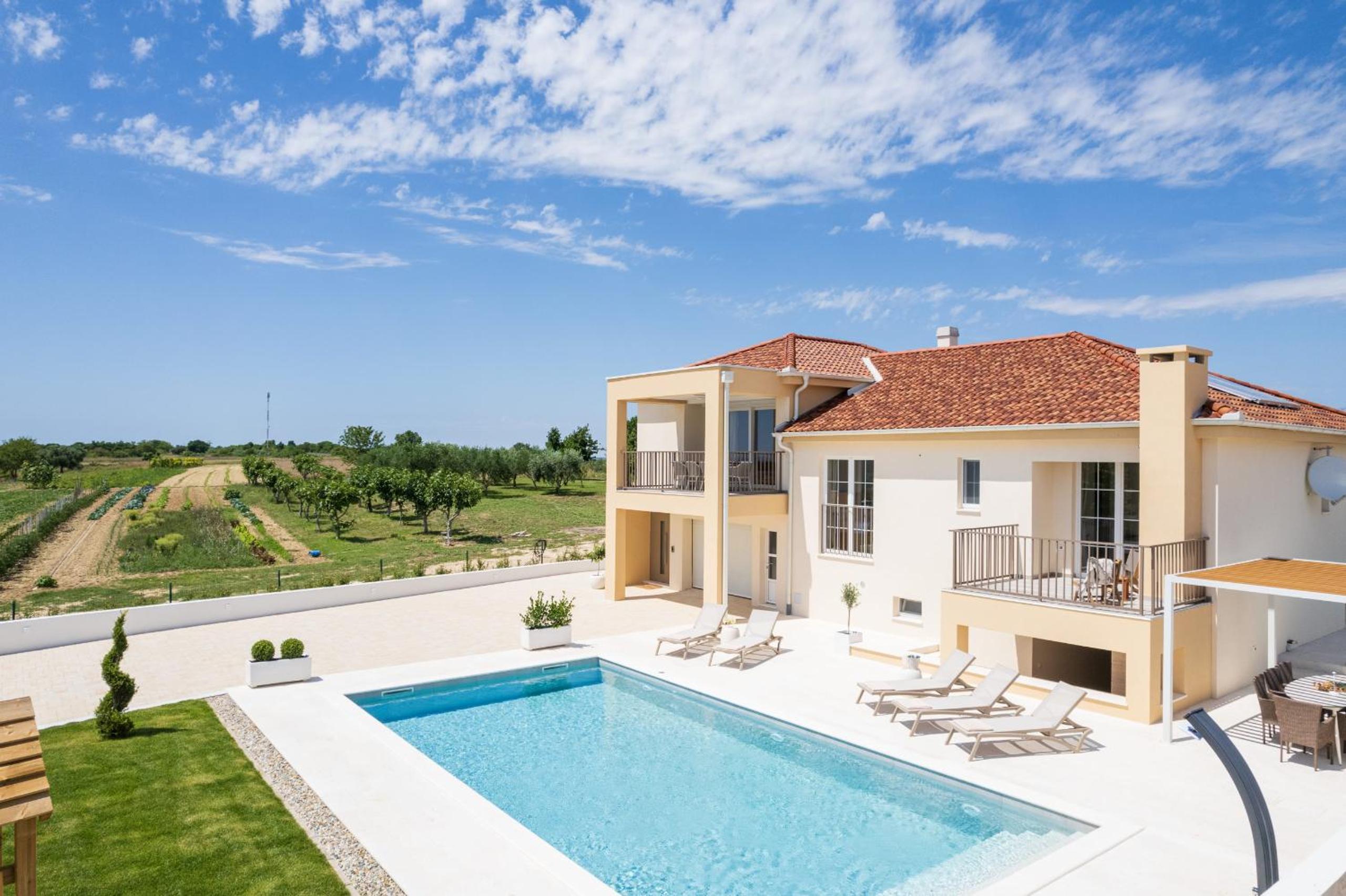 Superior Villa photo 3