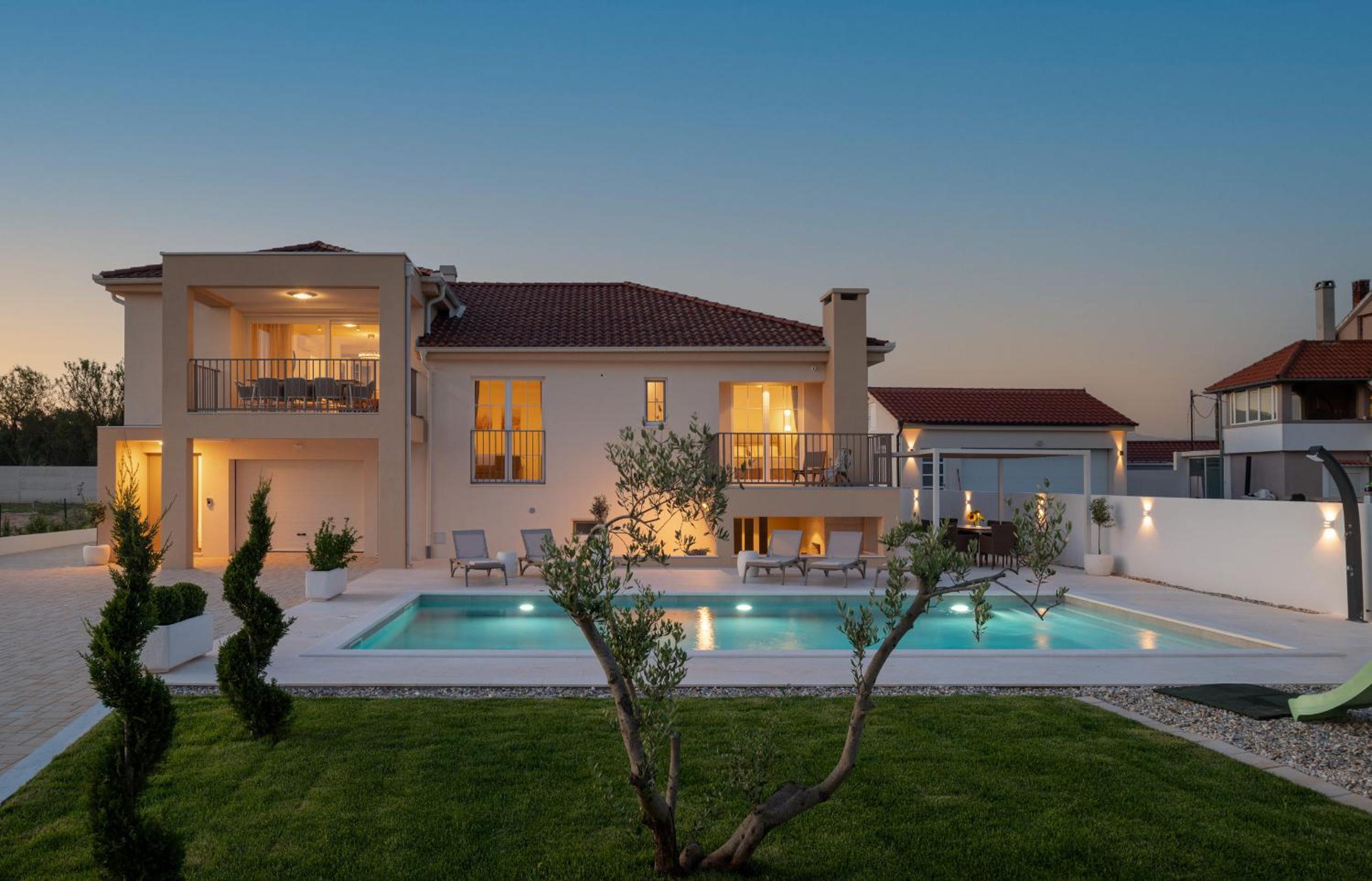 Superior Villa photo 1