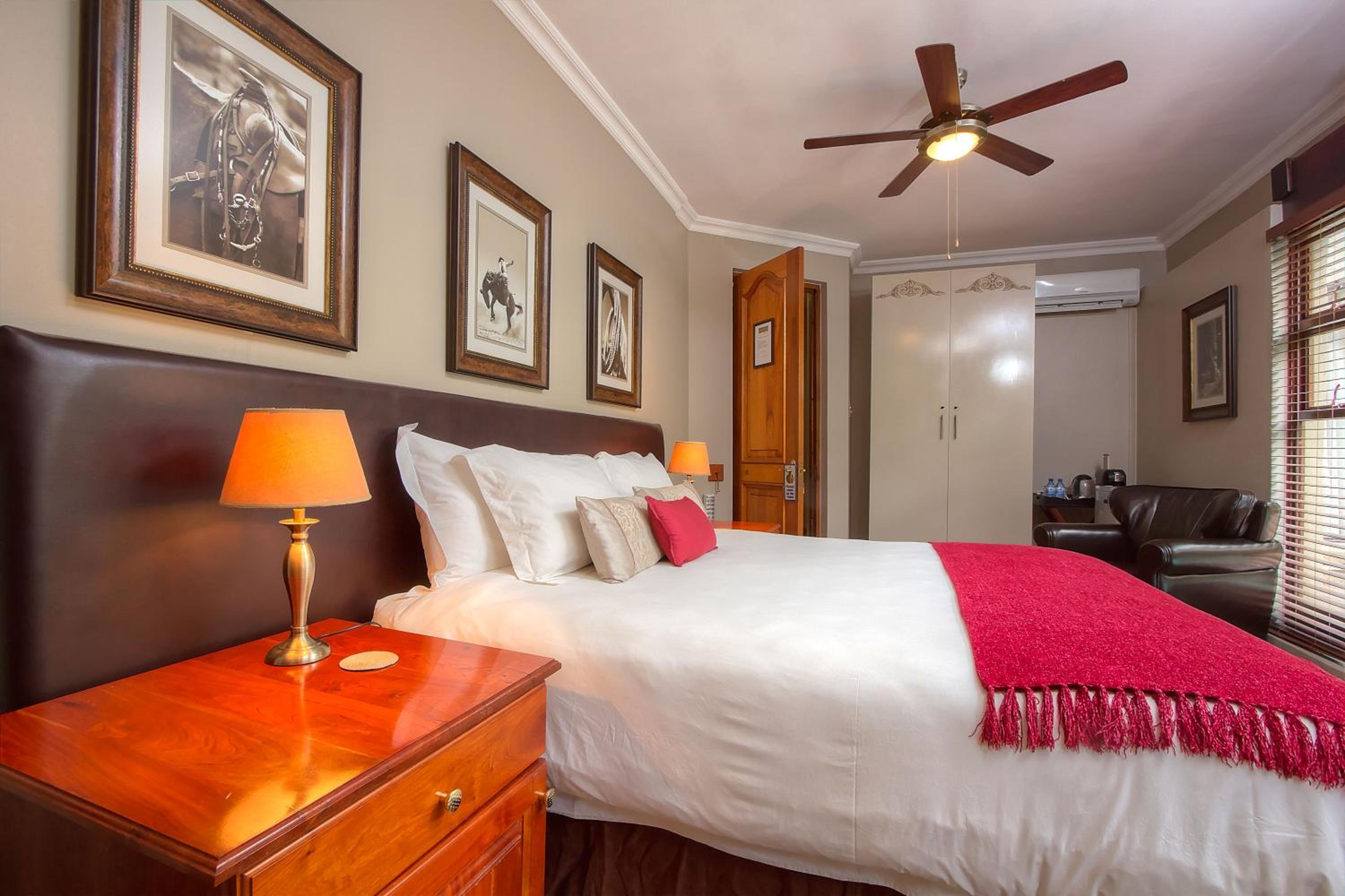 Deluxe King Room photo 3