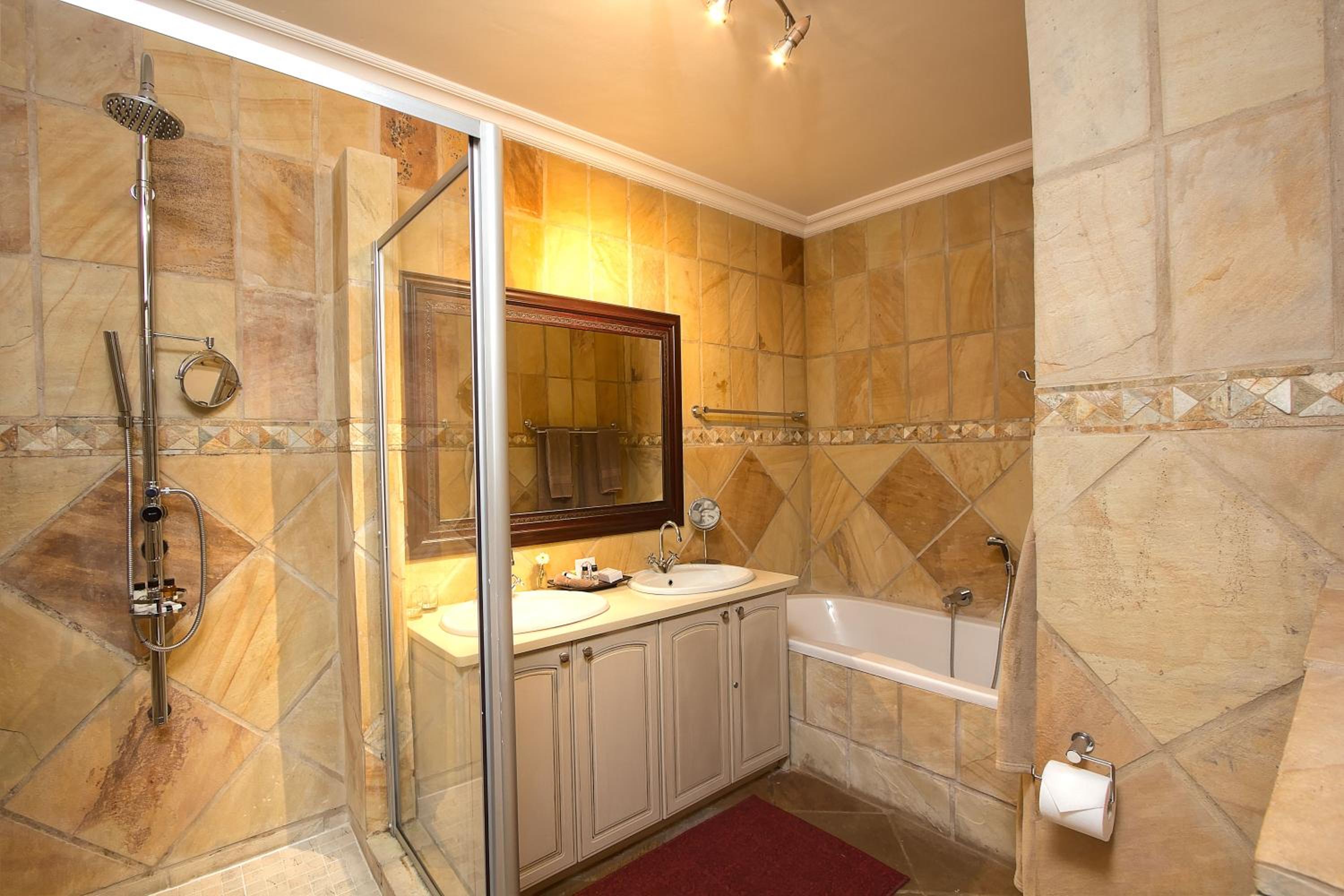 Superior King Room photo 3