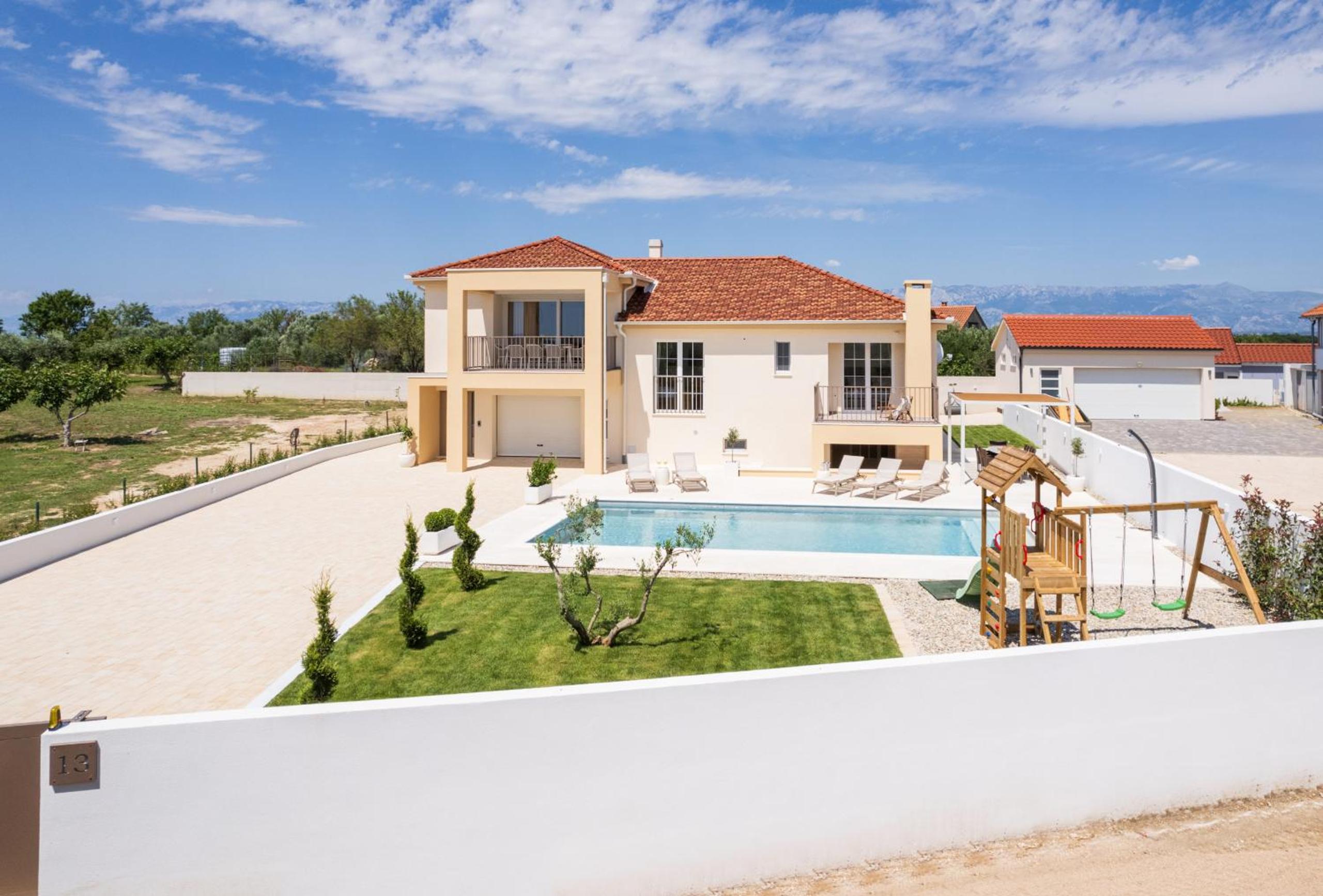 Superior Villa photo 2