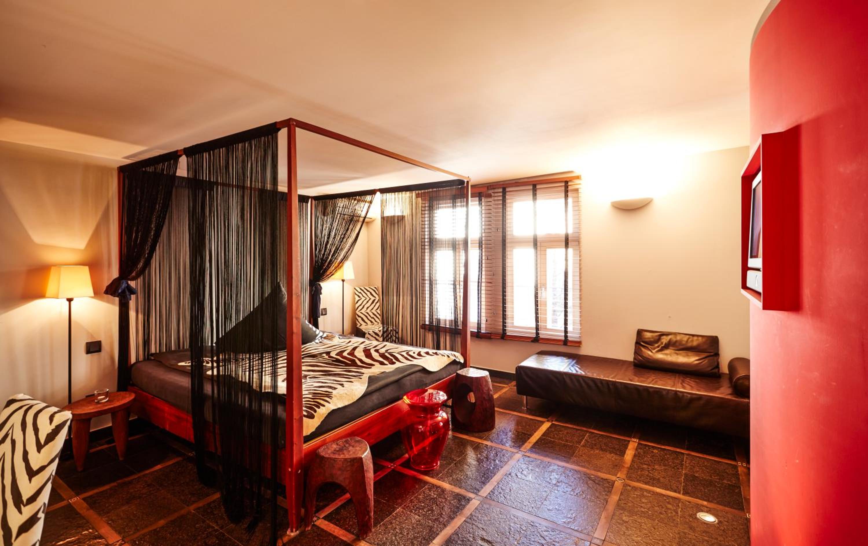 Double Room with Spa Bath - Photo 1
