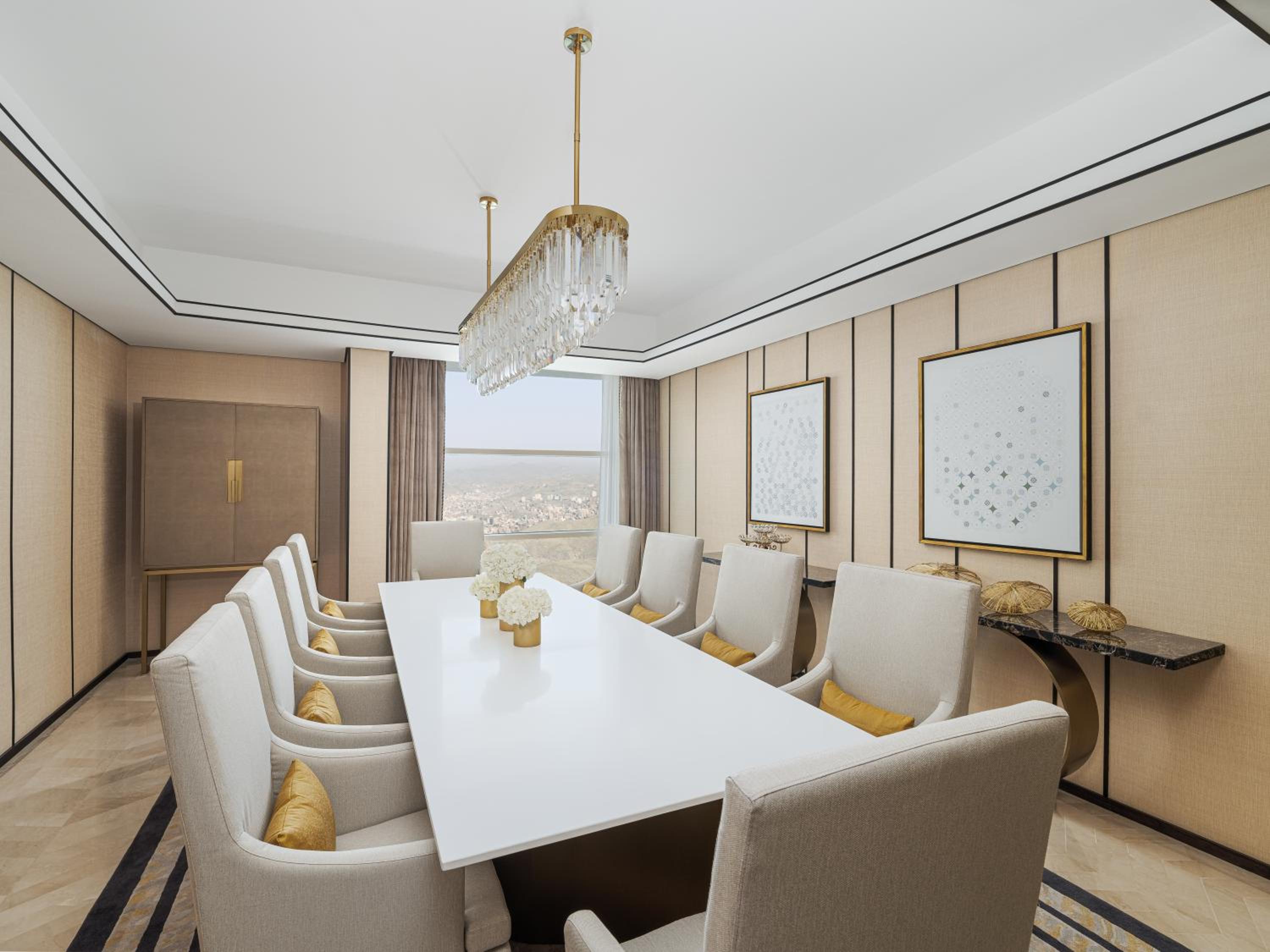 Three-Bedroom Presidential Suite Kaaba View thumbnail 5
