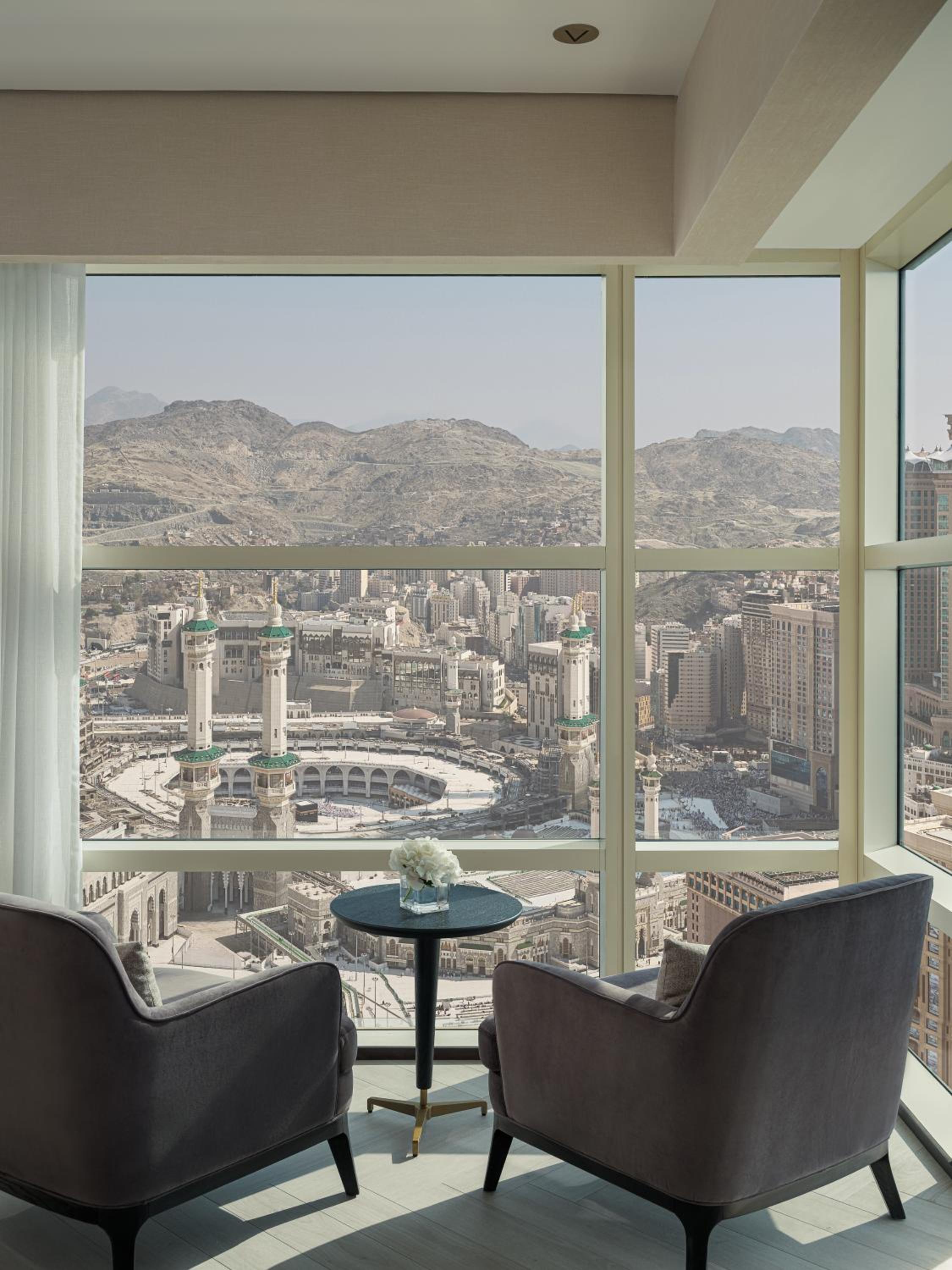 Three-Bedroom Presidential Suite Kaaba View