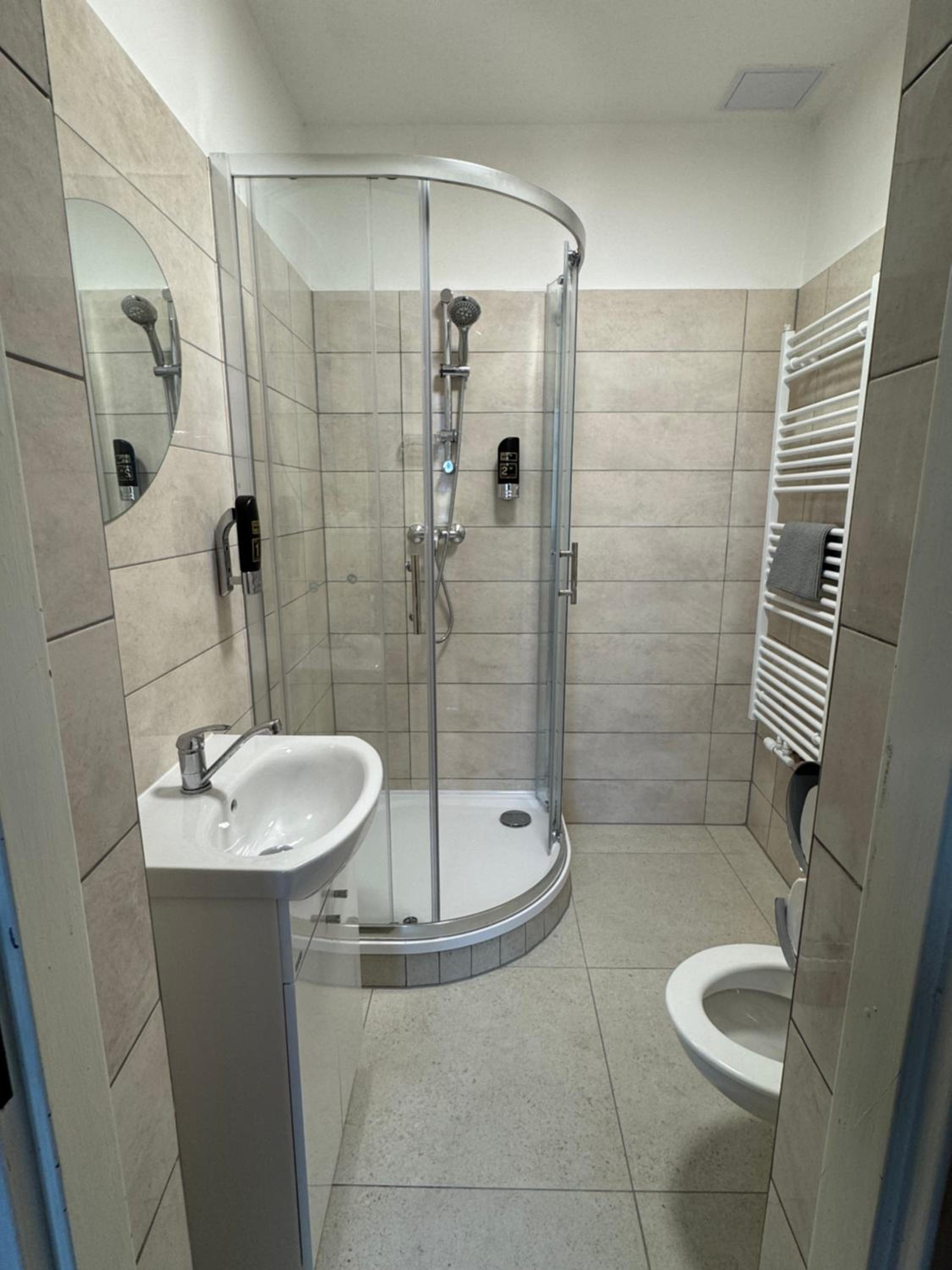 Deluxe Double Room with Shower photo 3