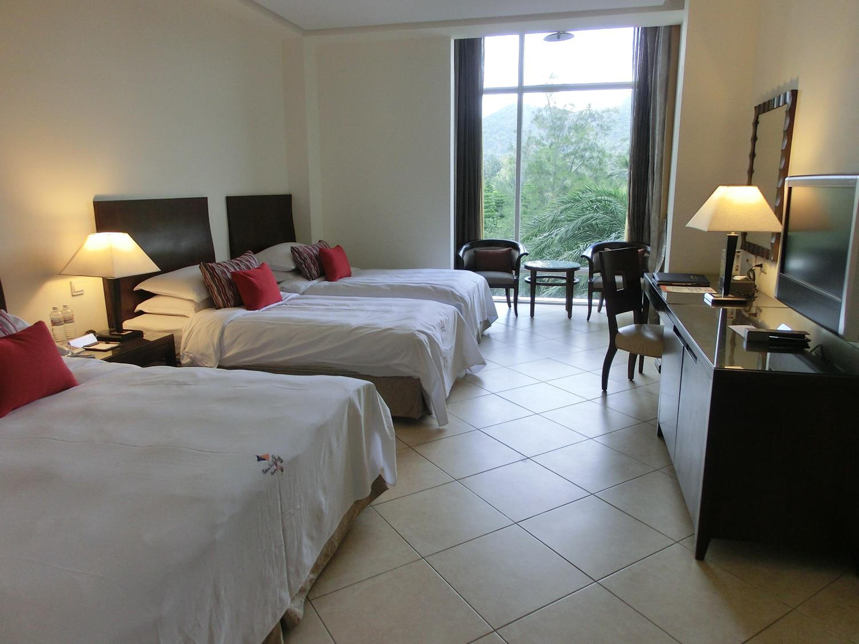 Family Room with Mountain View - Photo 9