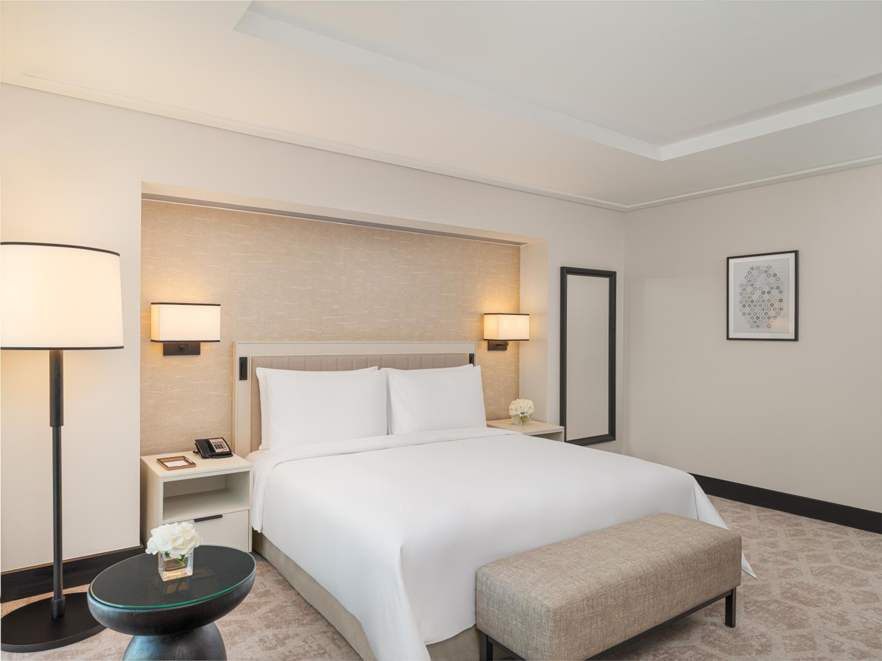 Deluxe Room King City View - Photo 2