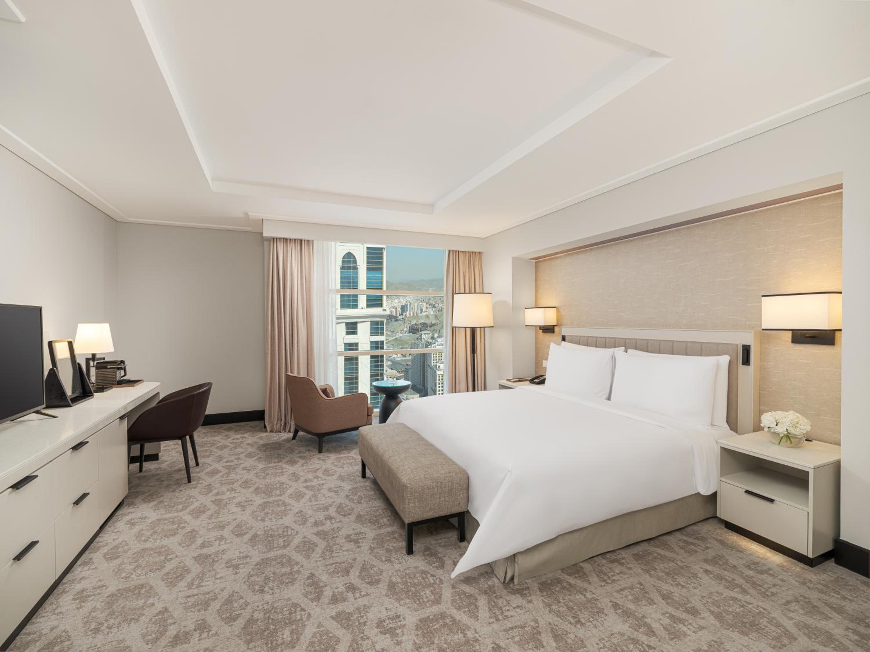 Deluxe Room King City View - Photo 1