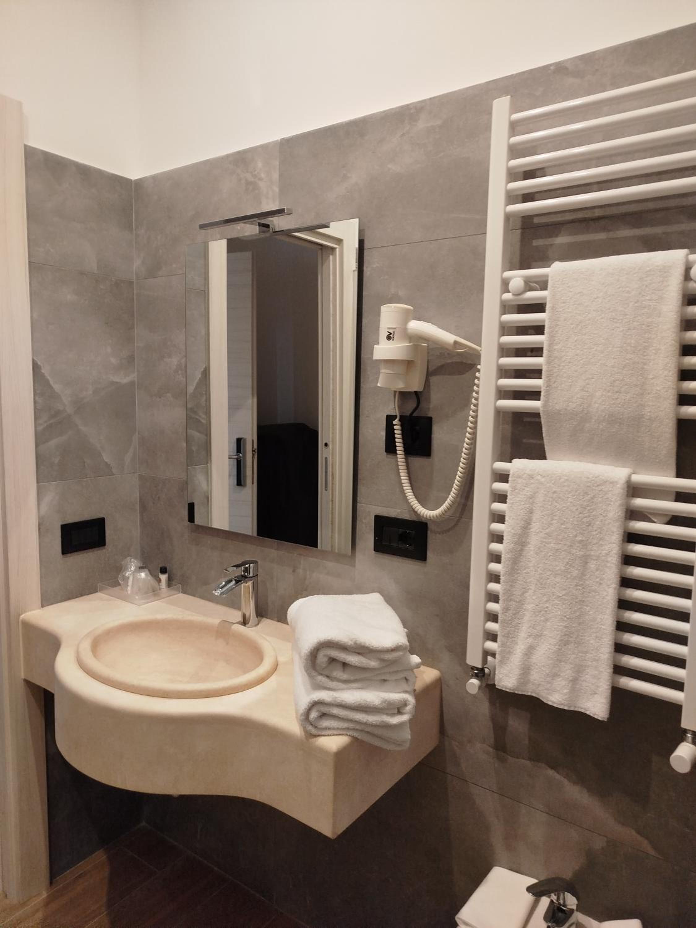 Double or Twin Room - Annex photo 3