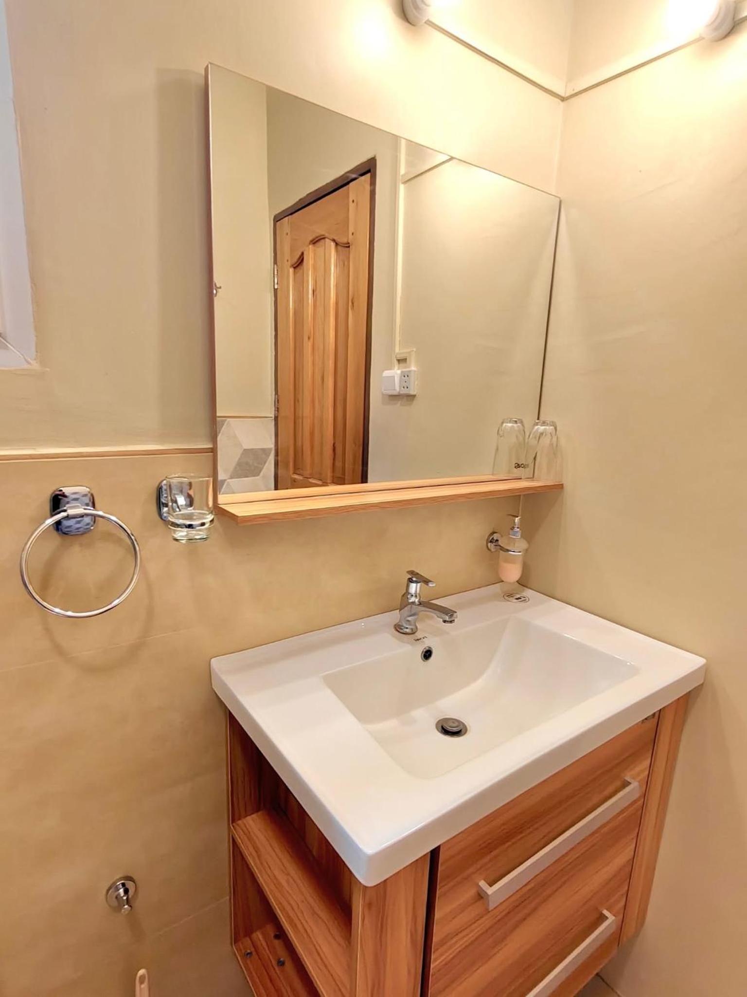 Family Room with Private Bathroom photo 2