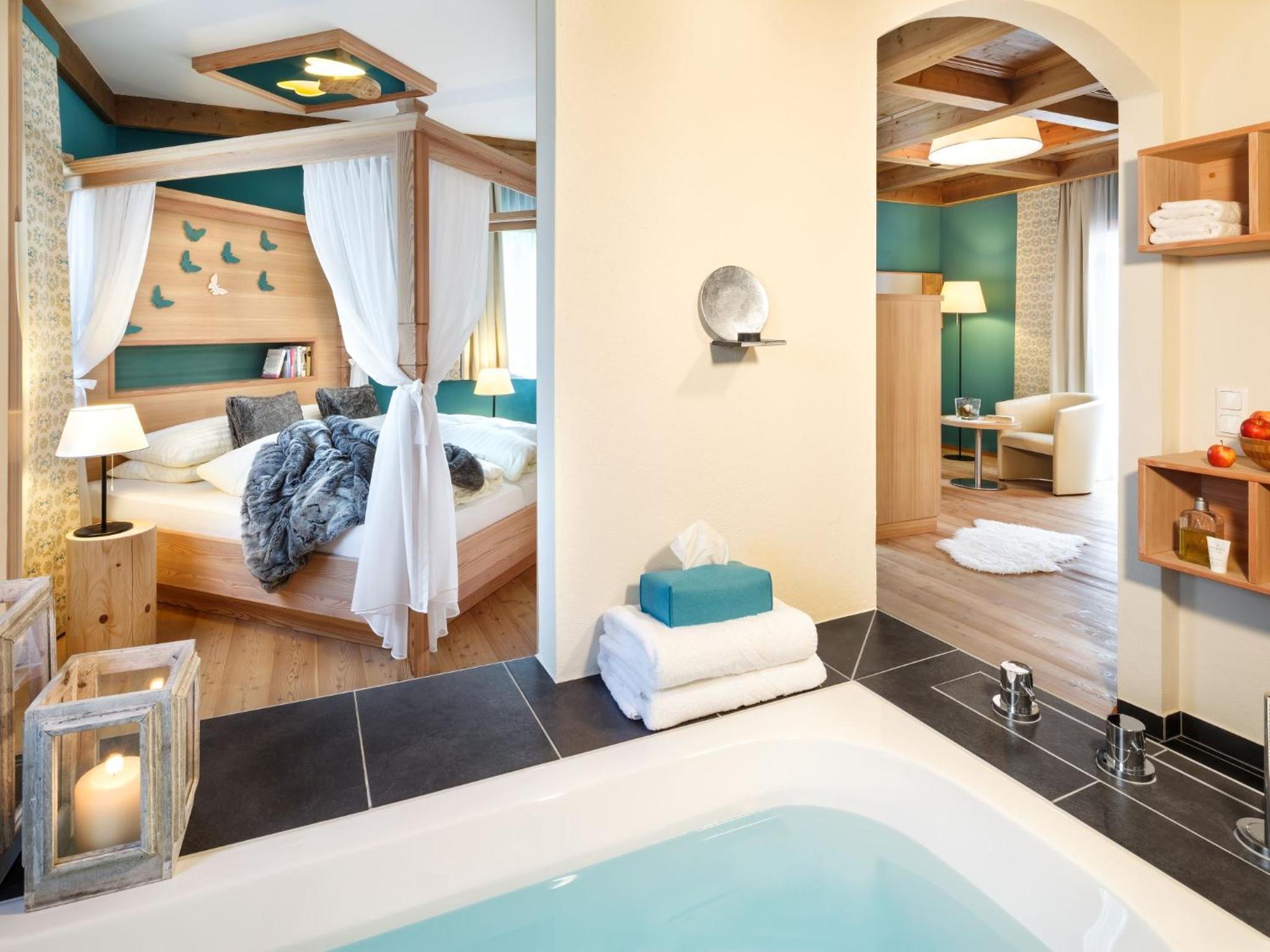 Honeymoon Suite - Photo 7
