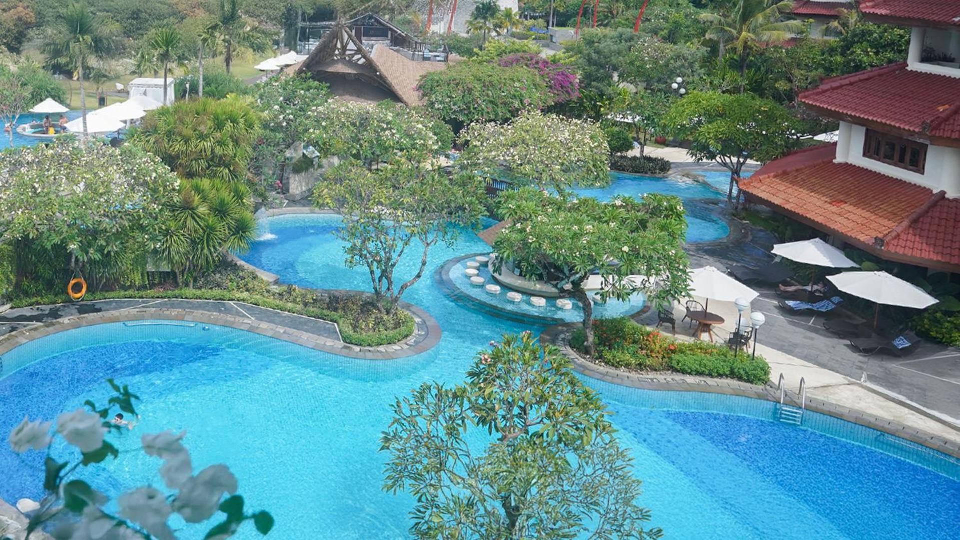 New Premiere Pool View - Photo 1